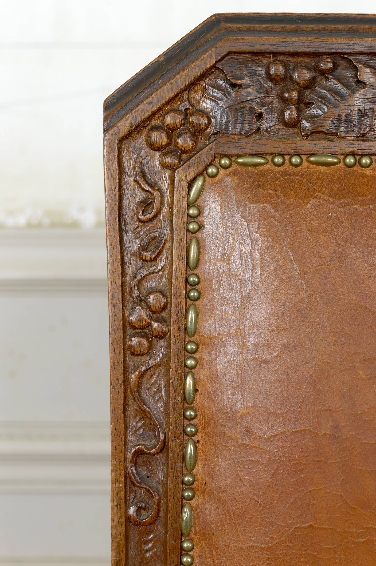 Set of 6 Art Deco carved walnut chairs, Circa 1920