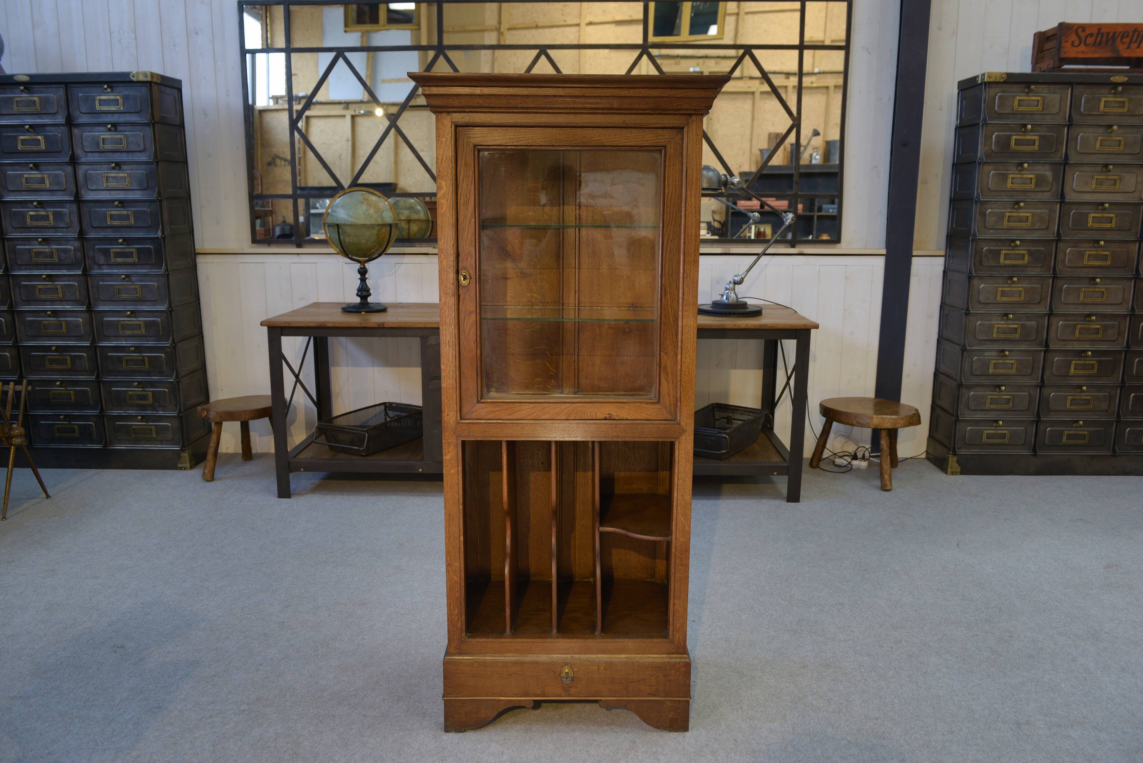 Meuble de métier de médecin en chêne massif 1900's