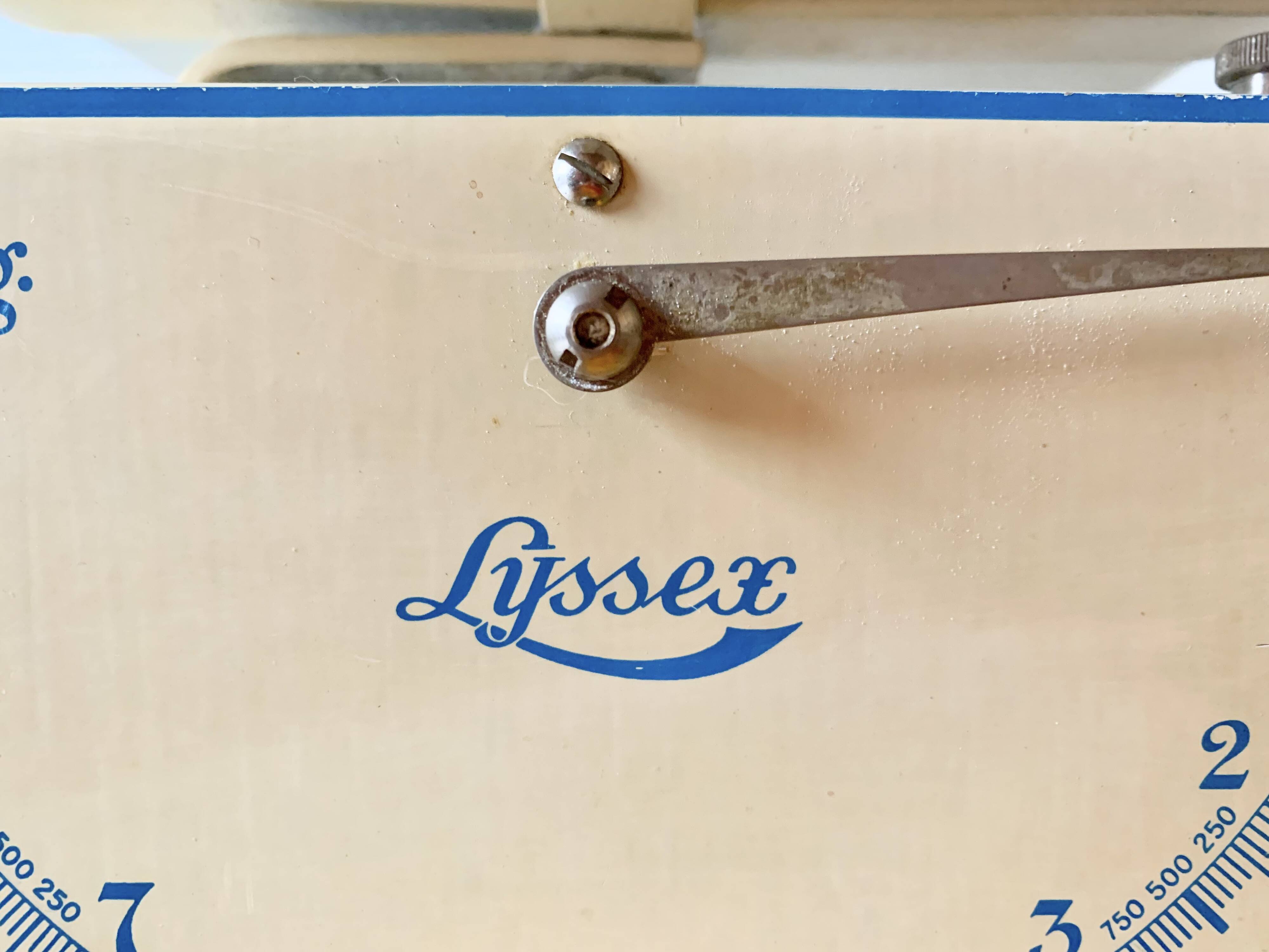 Old Lyssex kitchen scale - Force 10
