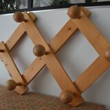 wooden wall-mounted coat rack with 7 hooks
