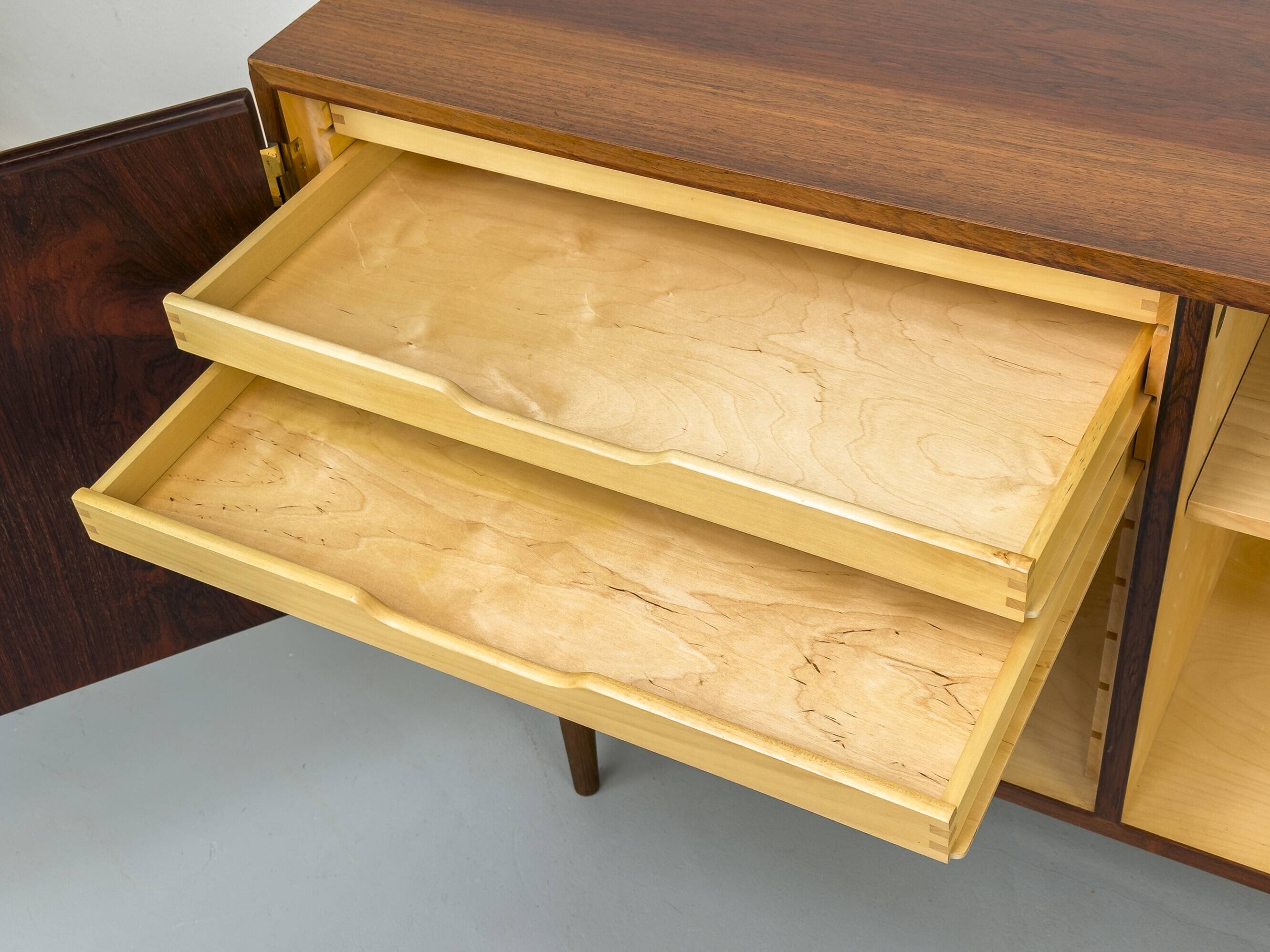 Buffet danois par Carlo Jensen pour Hundevad & Co., années 1960