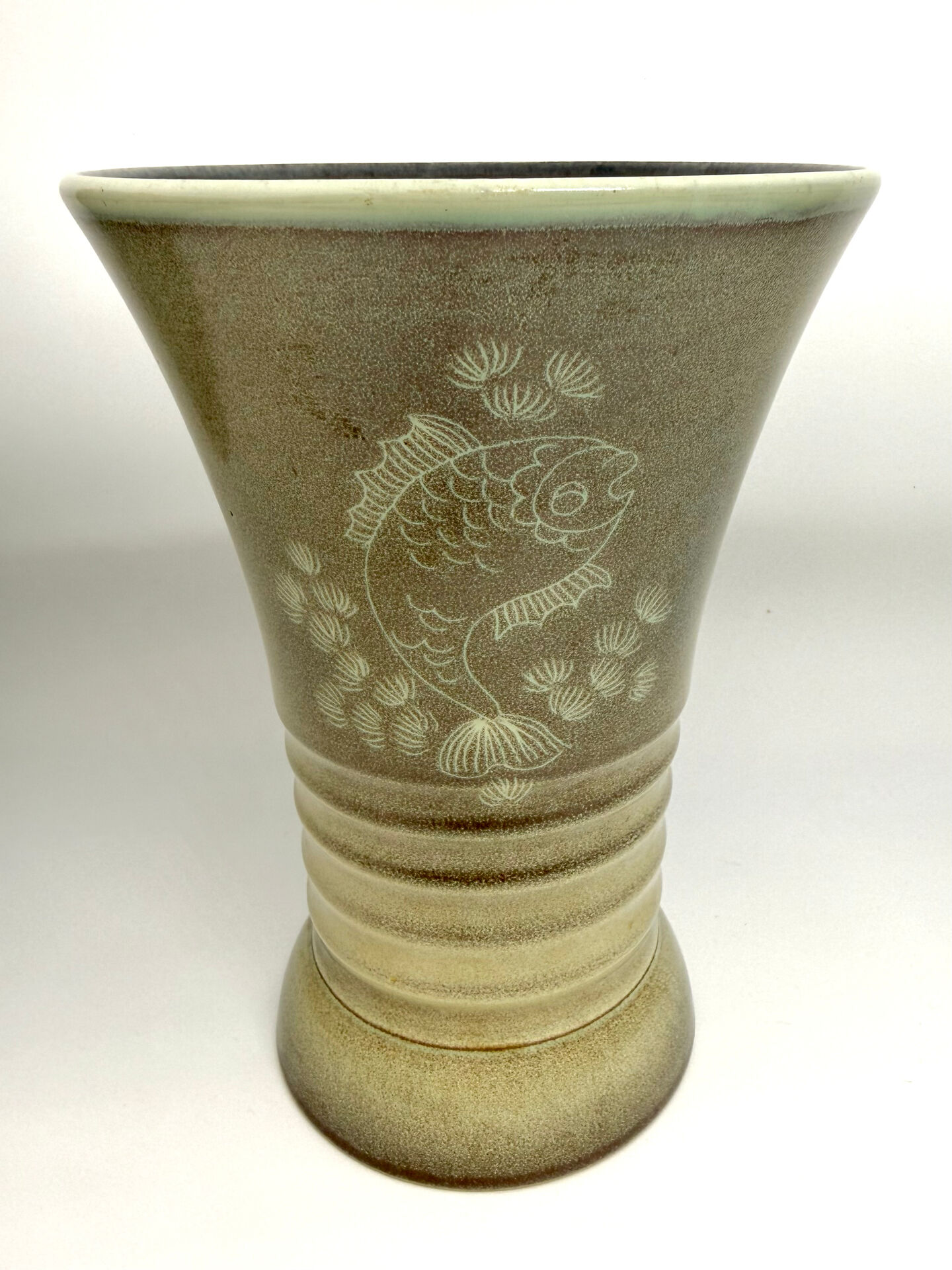 Ziegler vase Schaffhausen – sgraffito fish – Gustav Spörri period