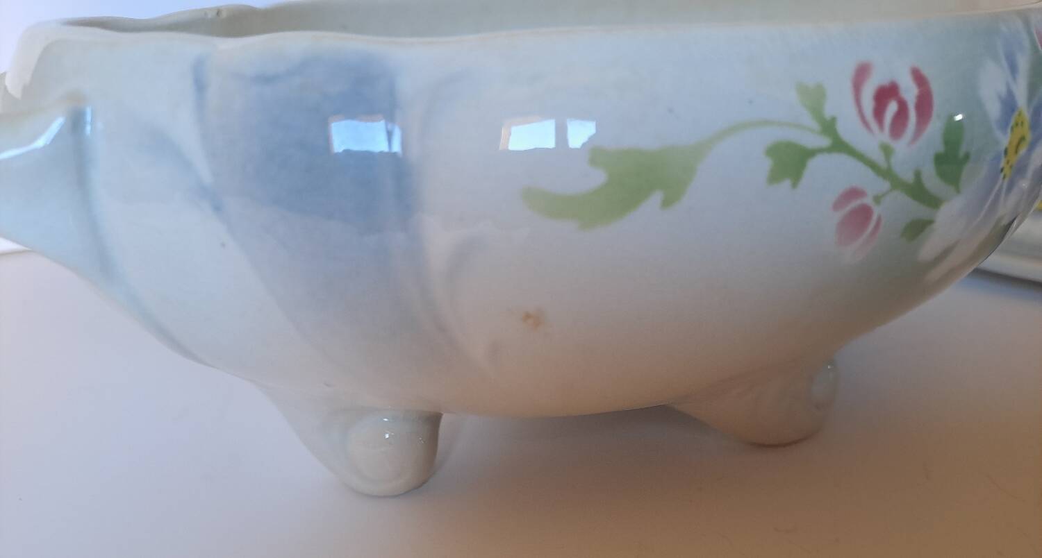 Keller and Guérin Lunéville soup tureen, Pommier model.