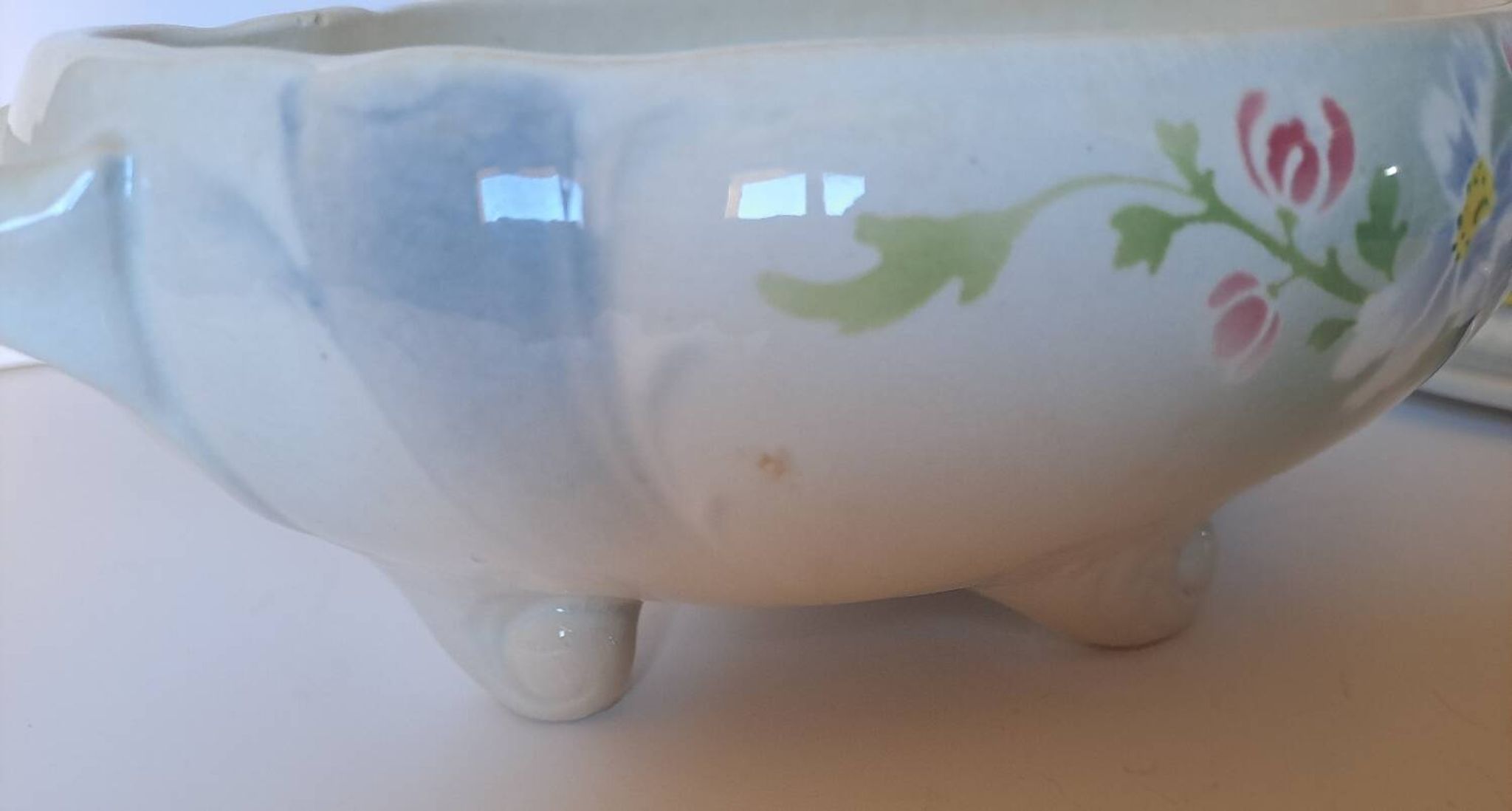 Keller and Guérin Lunéville soup tureen, Pommier model.