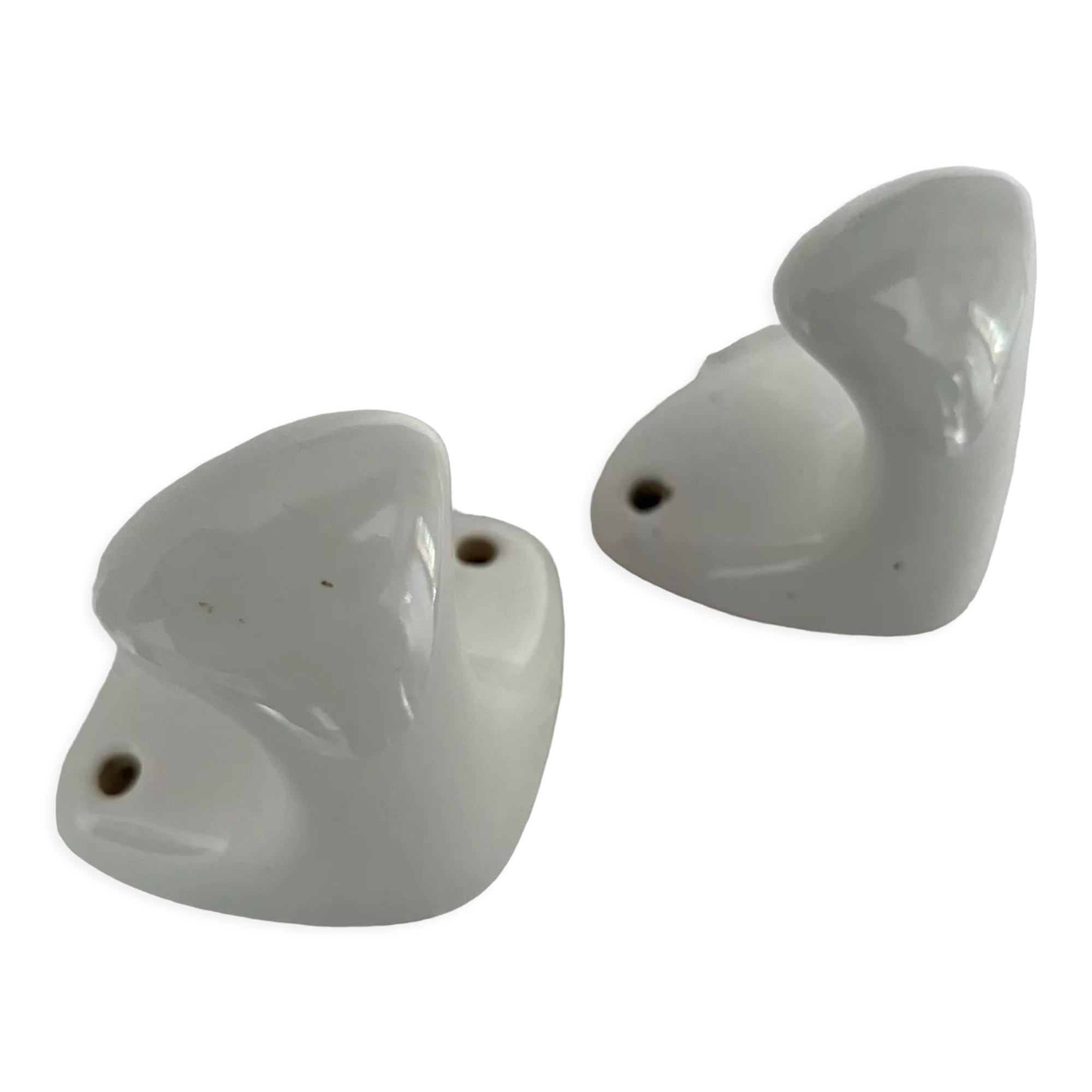 Pair of ceramic hooks