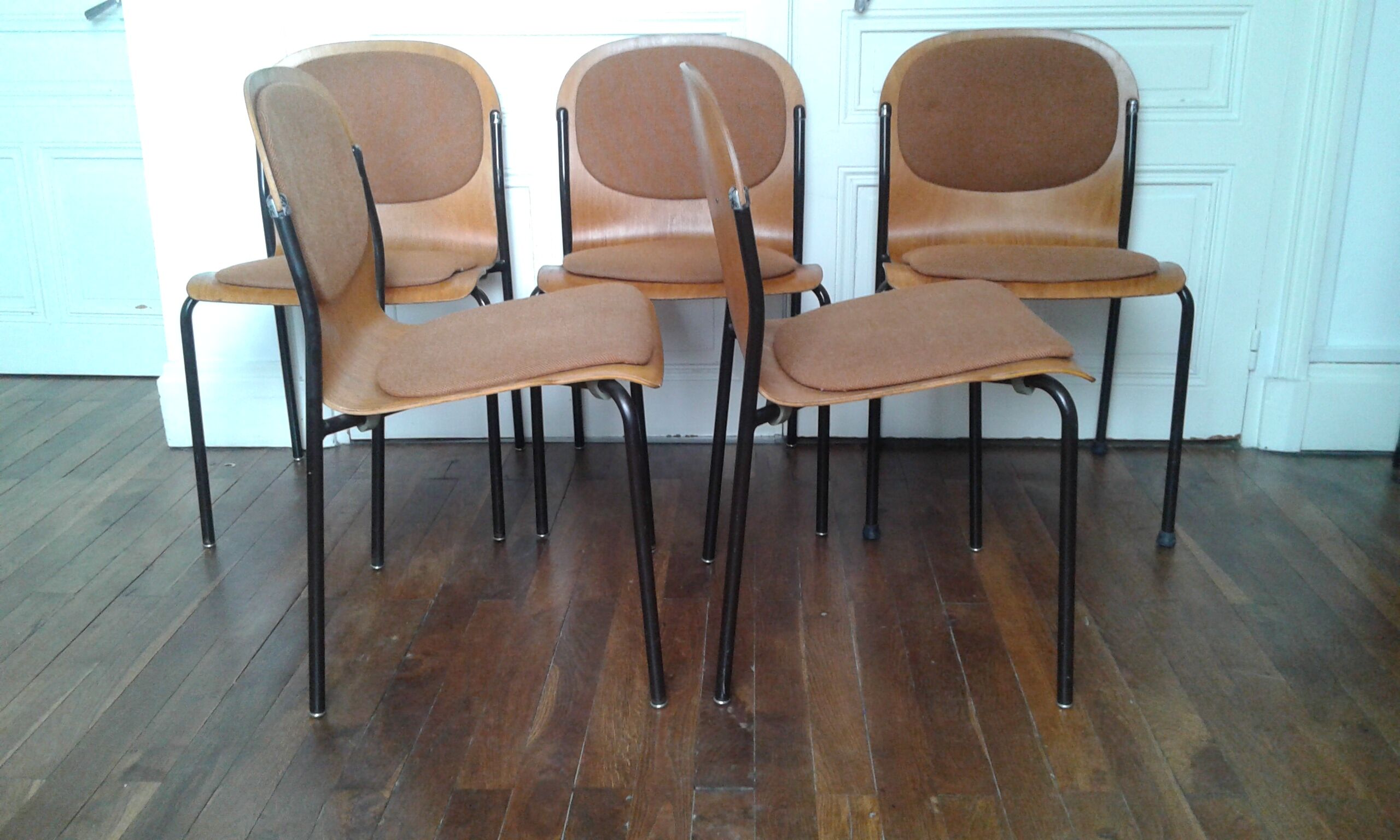 Lot of 5 vintage stackable chairs