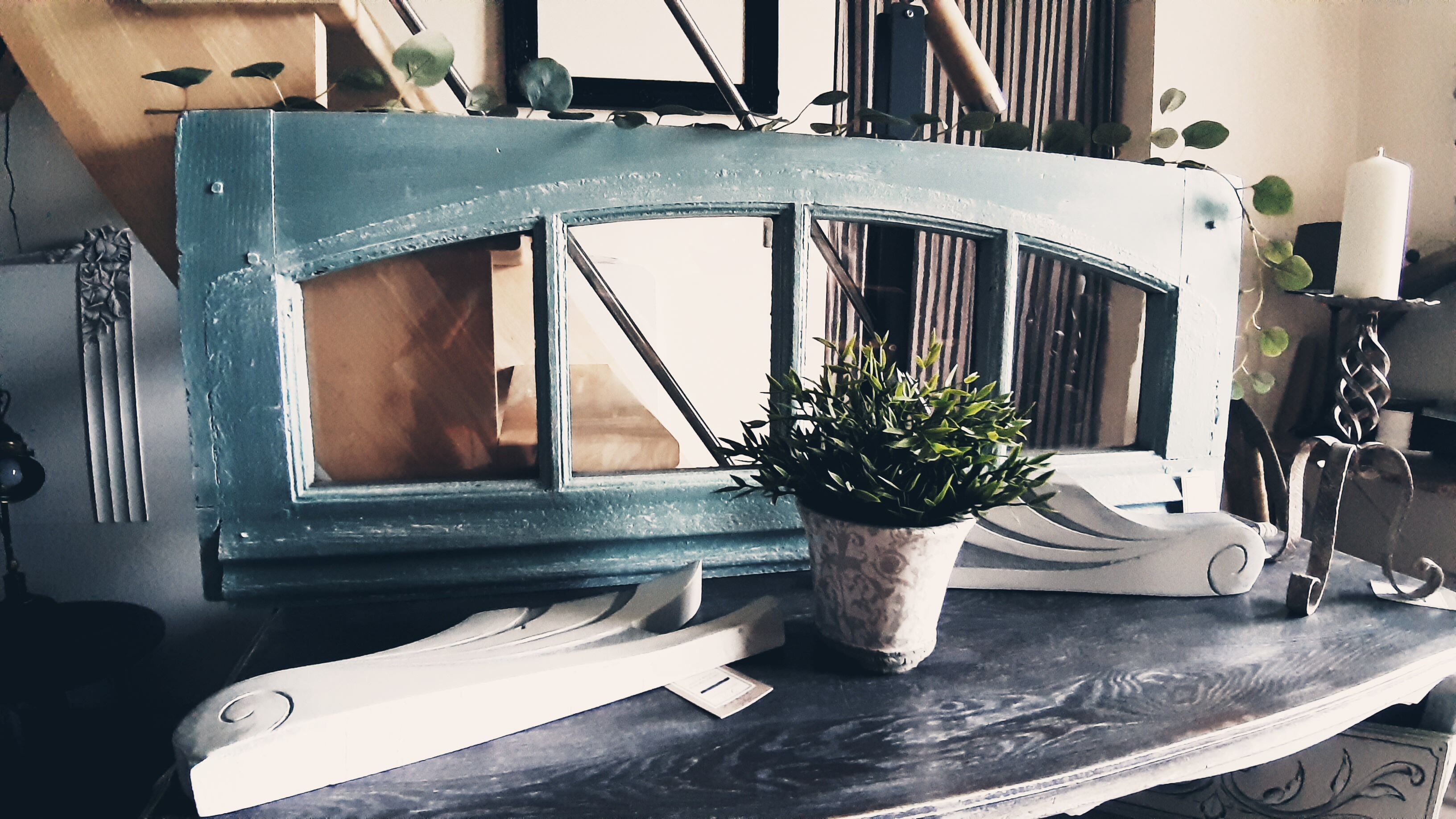 Half-moon beef eye window