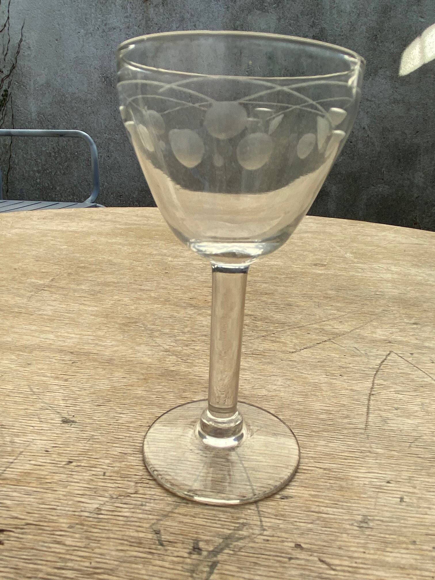 Set of 6 port wine glasses with engraved cherry decor from the 50s/60s