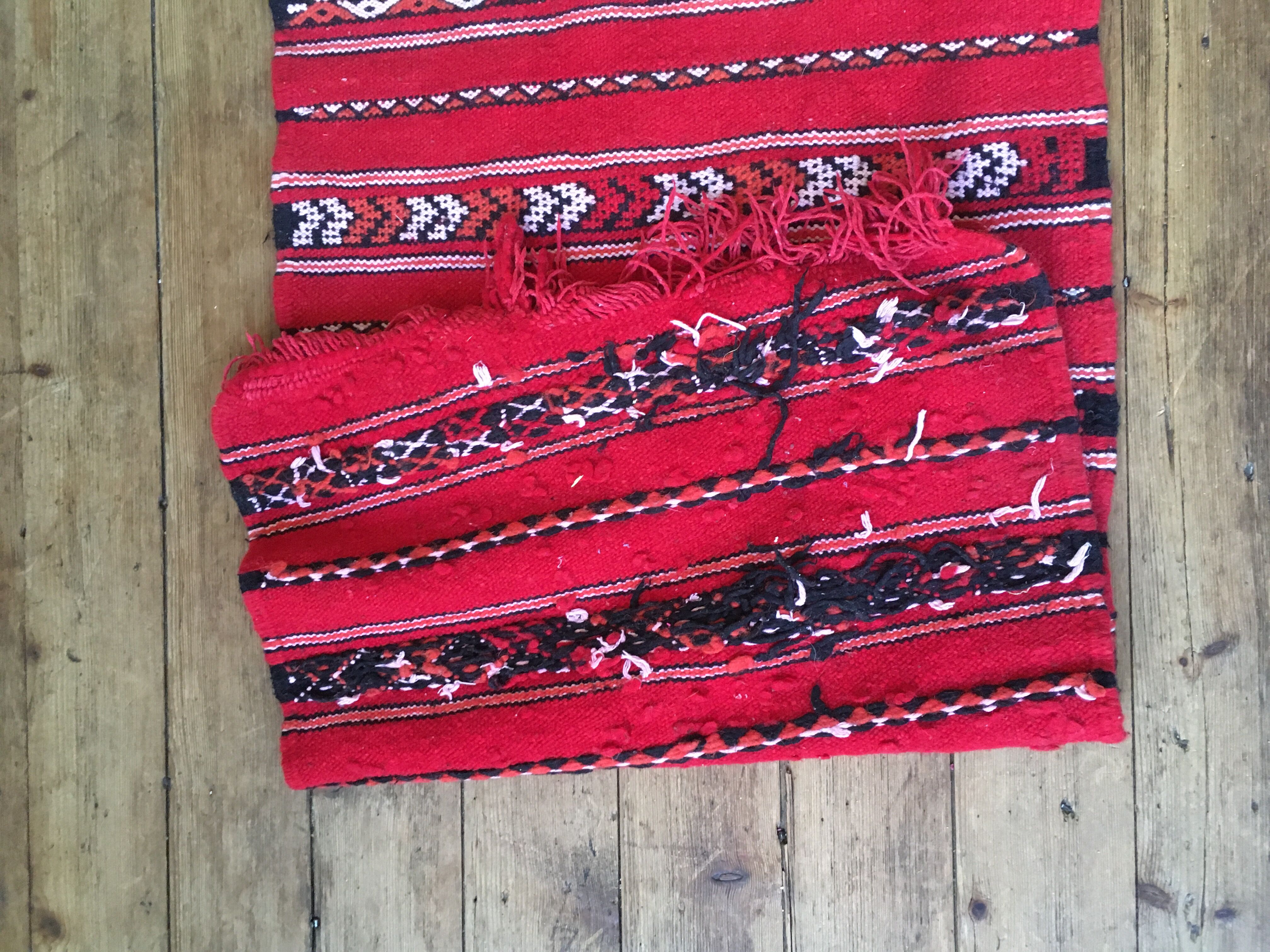 Vintage Berber carpet  120x50cm