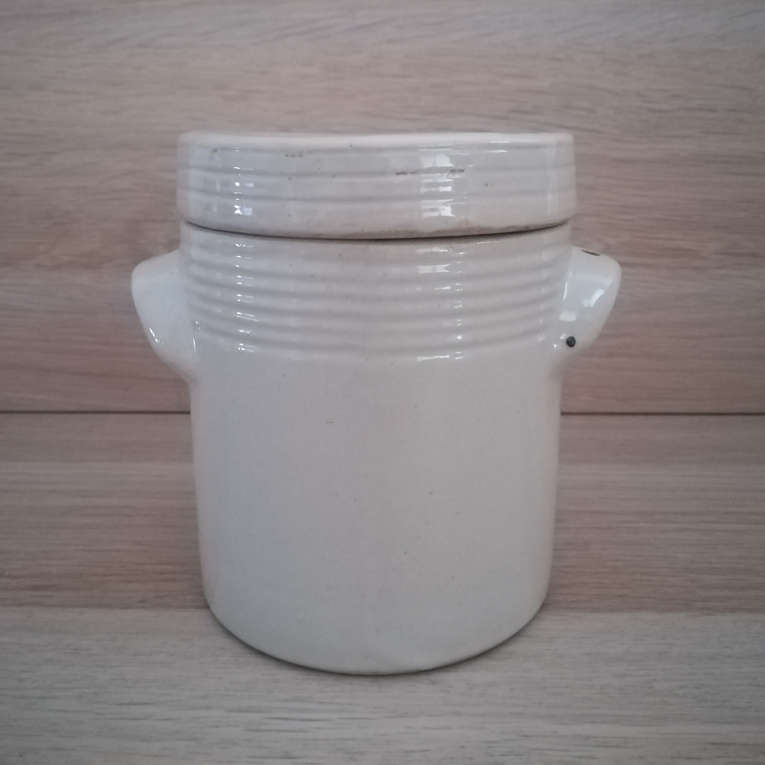 Sandstone pot with lid