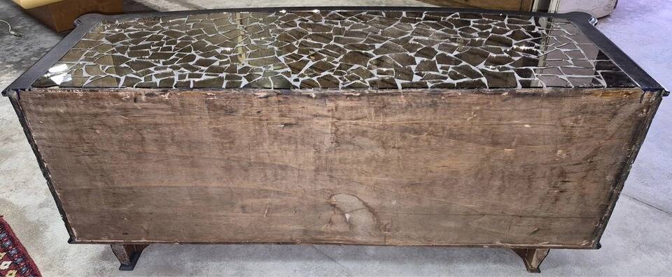 Commode époque Art Déco en bois laqué et mosaique de miroirs