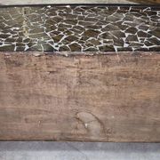 Commode époque Art Déco en bois laqué et mosaique de miroirs