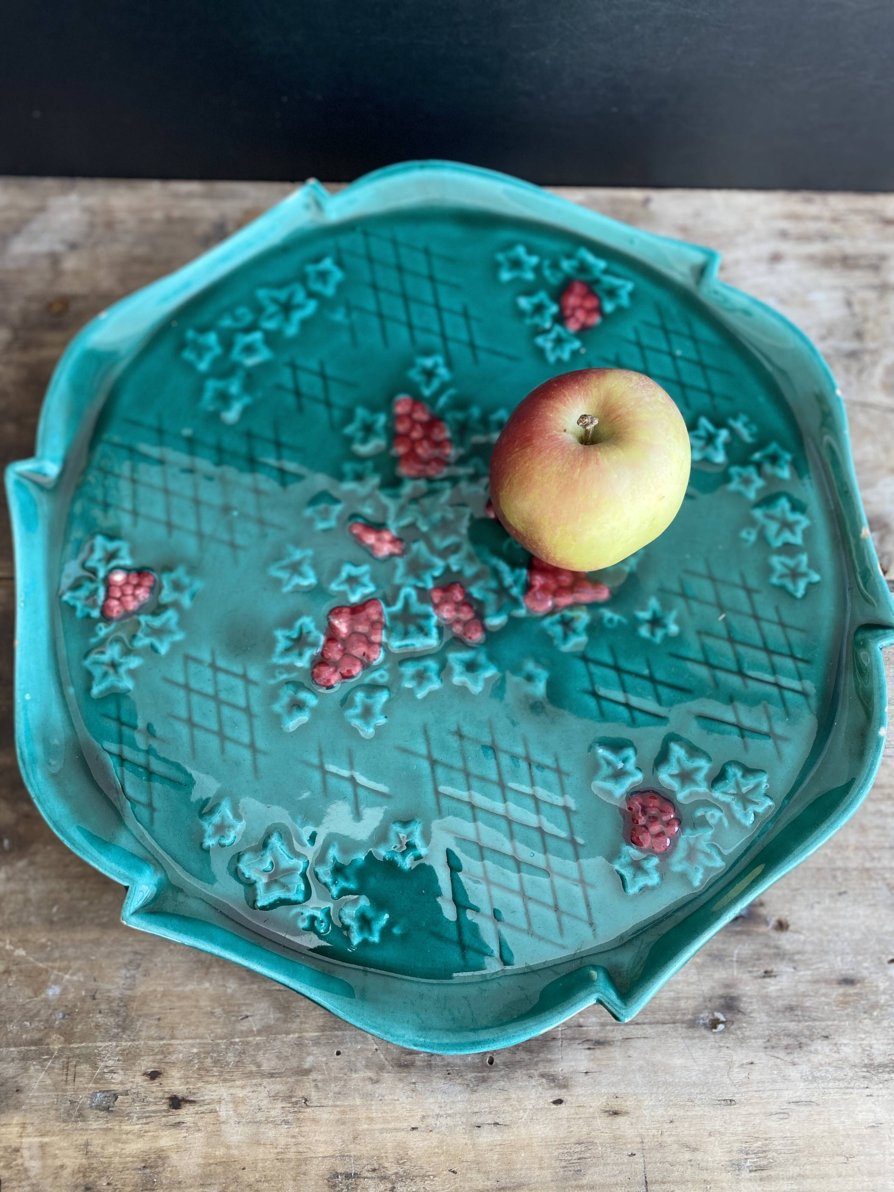 Vintage ceramic pie dish – Signed C.V. 471