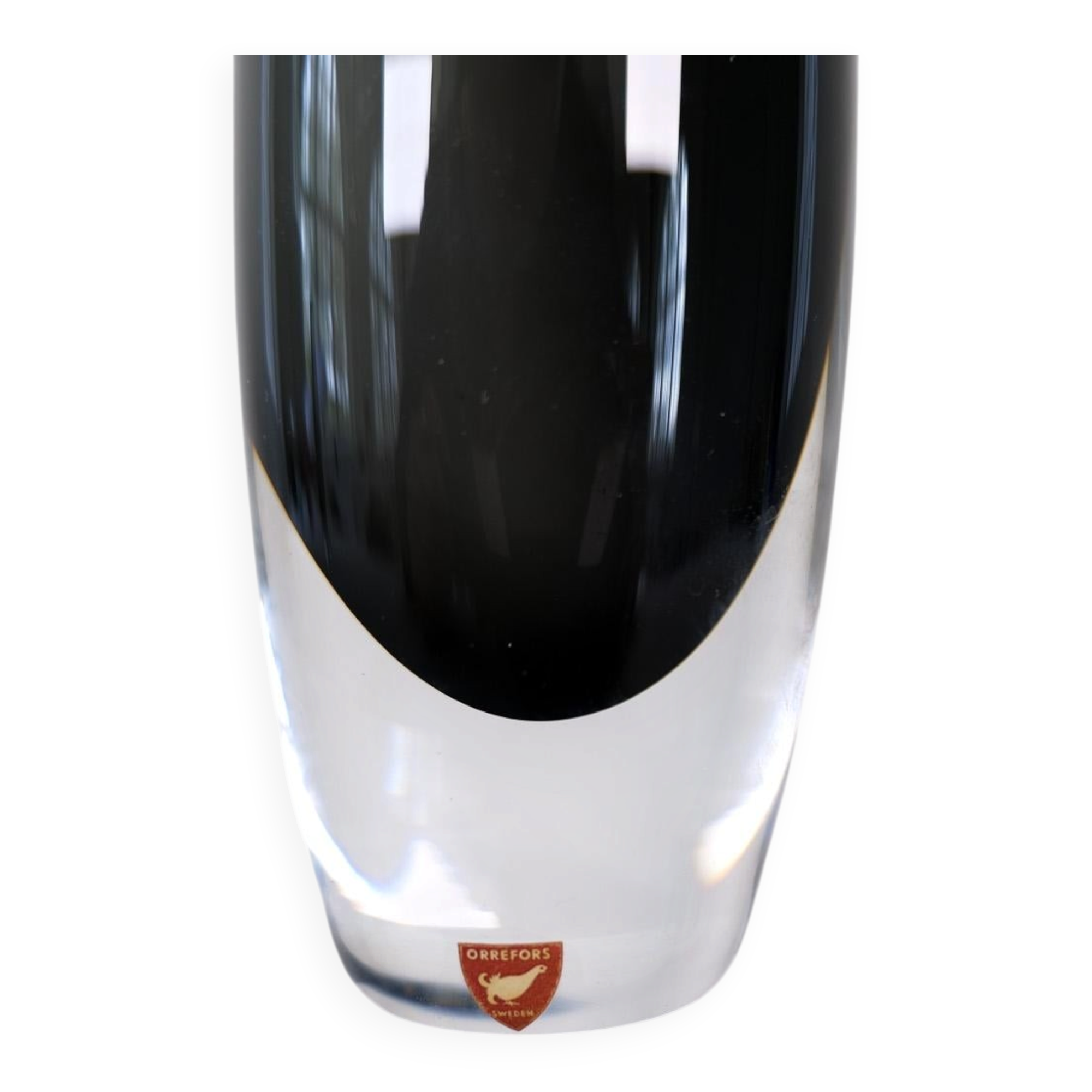 Set of 2 Mid-Century Modern vases by Nils Landberg, Orrefors, circa 1950, Sweden.