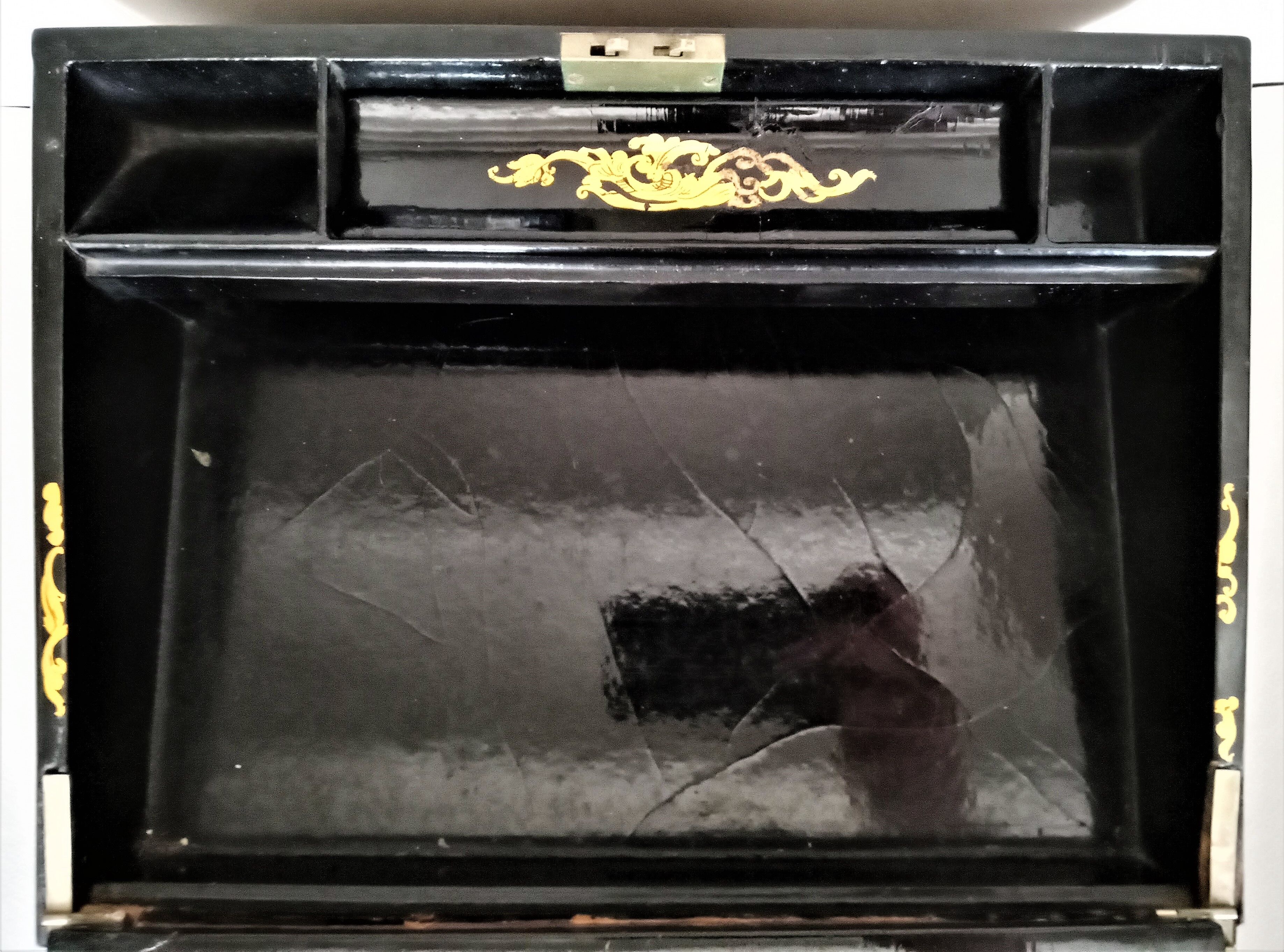 Burgauté writer with gilding, decorations painted with flowers, Napoleon III era