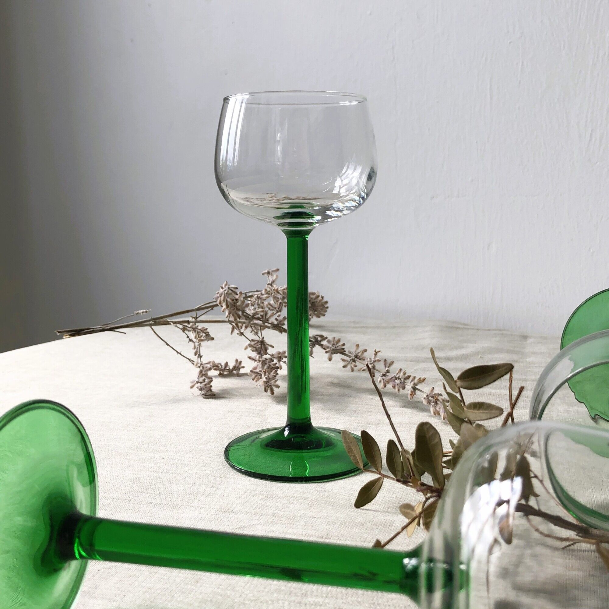 6 elegant green green white wine glasses from Alsace, brand Luminarc Verrerie D'Arques design