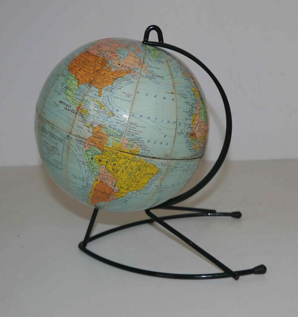 Ancien globe terrestre en carton Girard et Barrère années 50