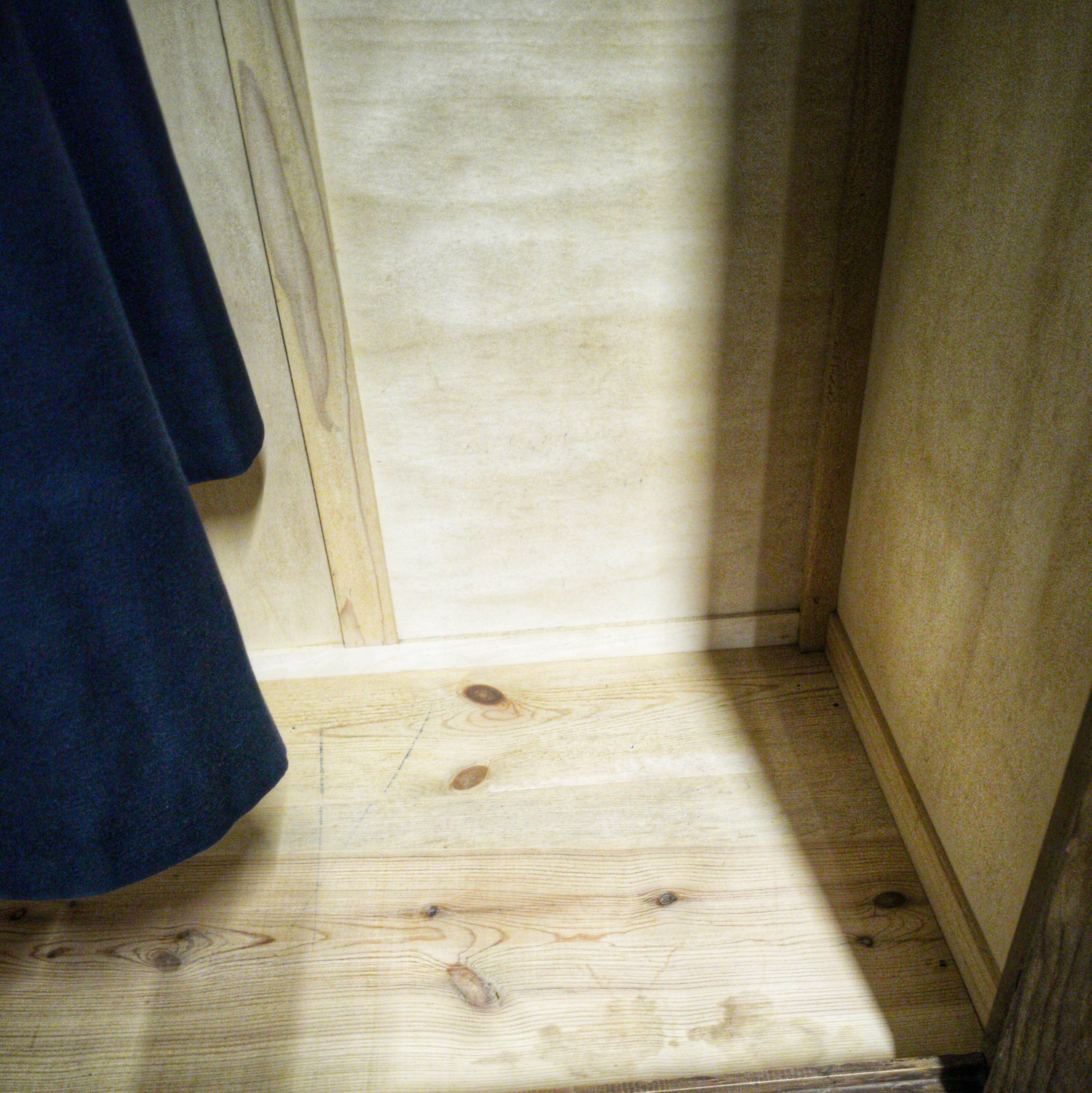 Armoire parisienne