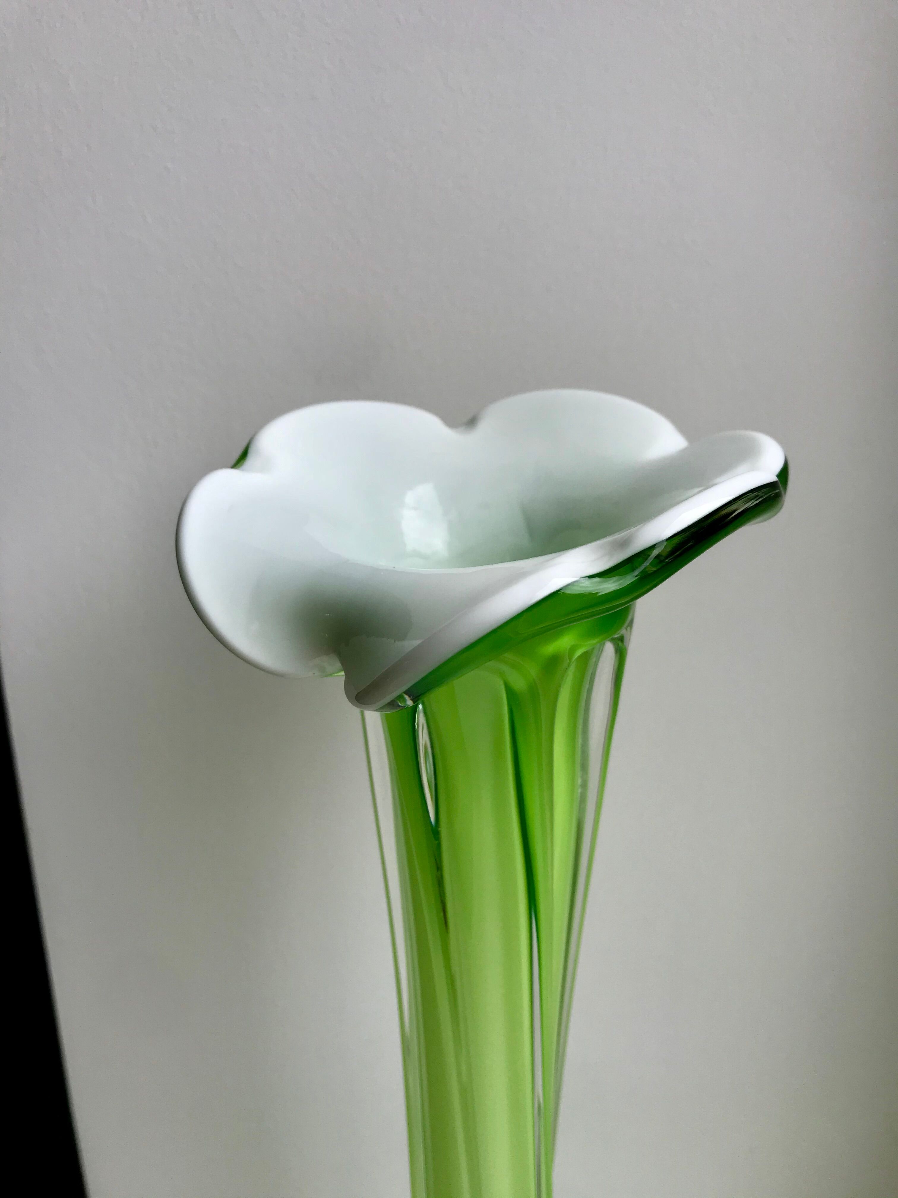 large soliflore vase in opaline and apple green glass Murano style 60s-70s