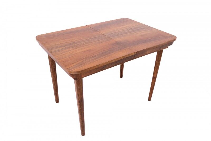 Table à manger avec quatre chaises, première moitié du 20e siècle. Après rénovation.