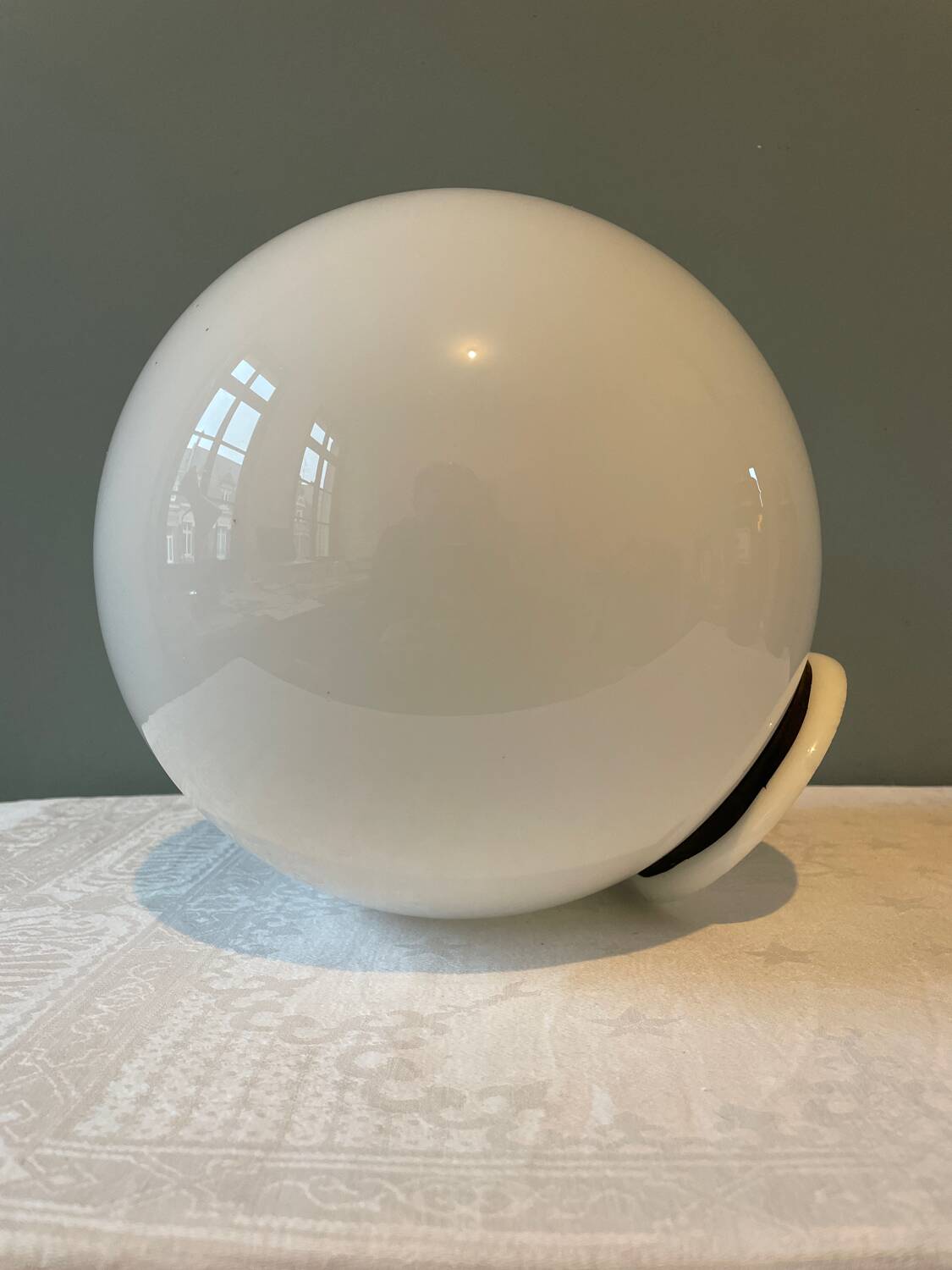 White opaline ball globe 23 cm
