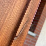 Old Parisian bonnetière