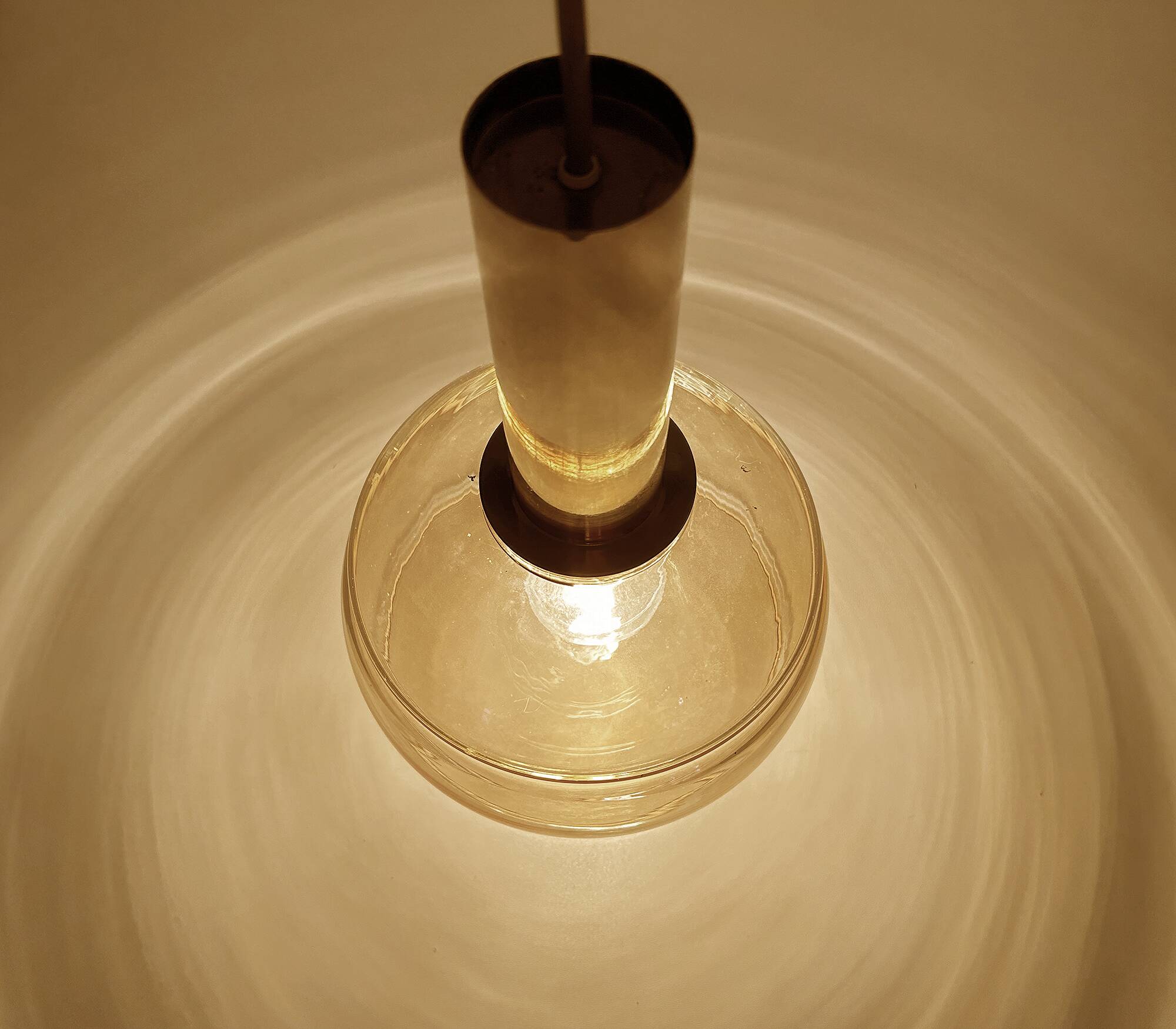 Paire de suspensions vintage en forme de globe en verre
