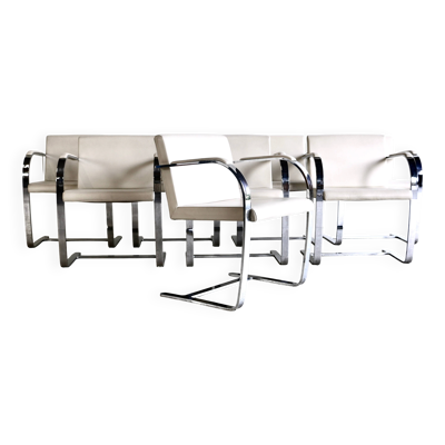 Une série de huit fauteuils BRNO de Mies Van Der Rohe, edition Knoll USA.