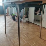 Table year 70 in orange Formica
