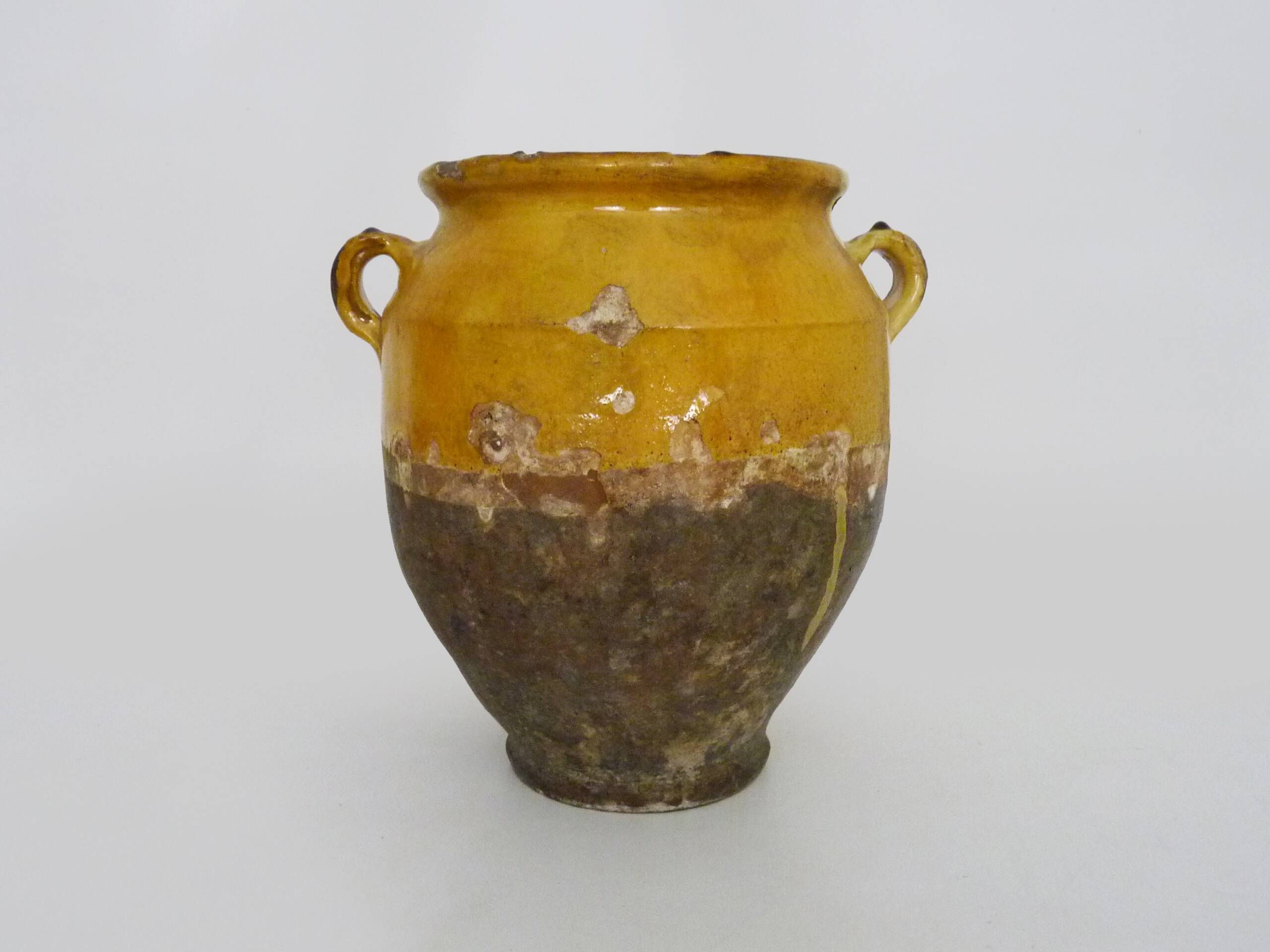 Magnificent glazed yellow confit pot, south-west of France. 19th century.