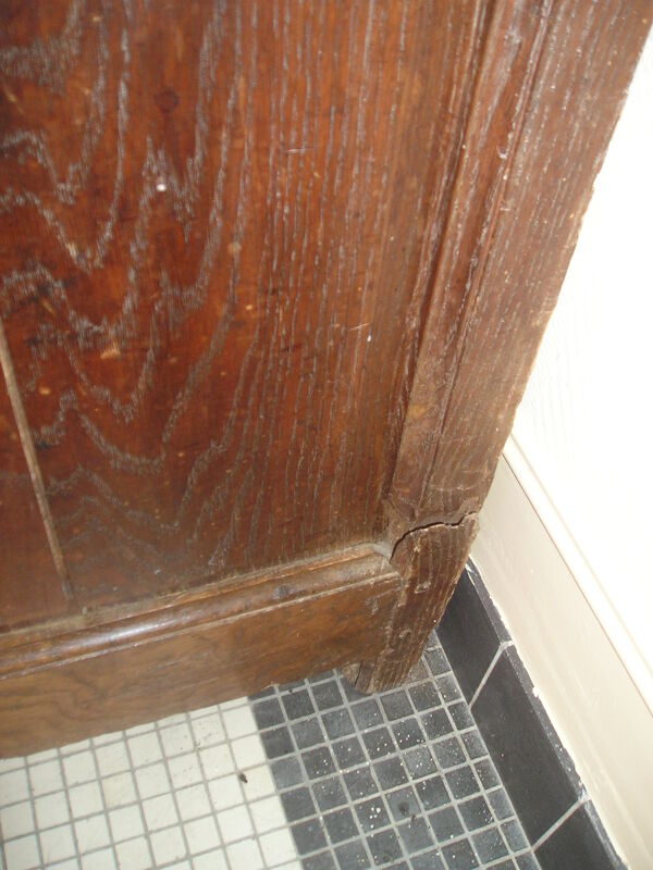 Armoire ancienne de manoir ou chateau XIXè en chêne