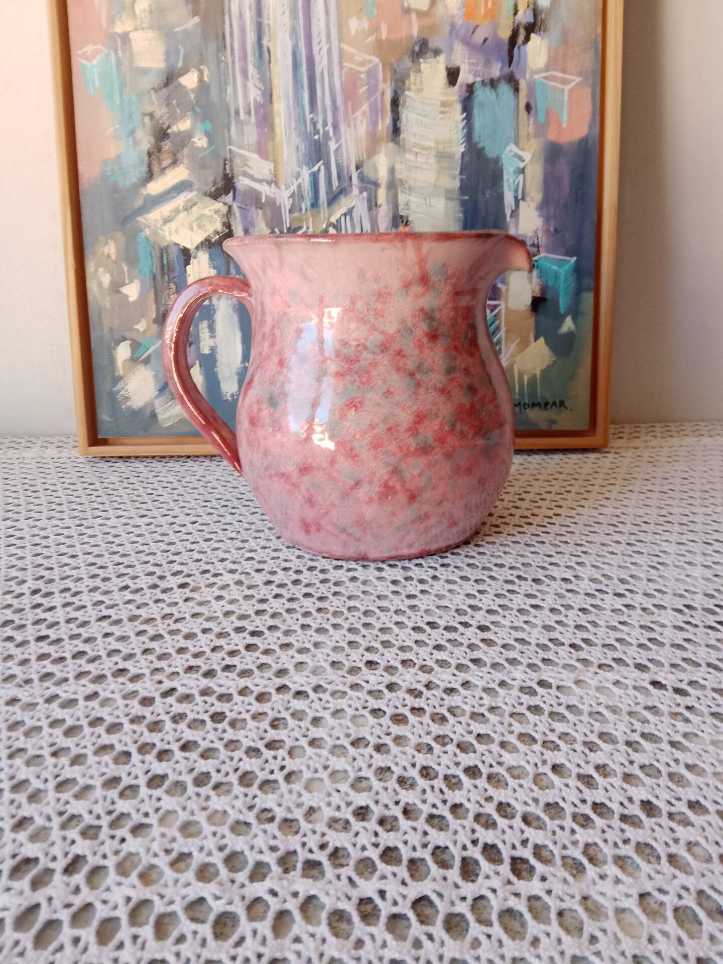 Jug with ice reservoir