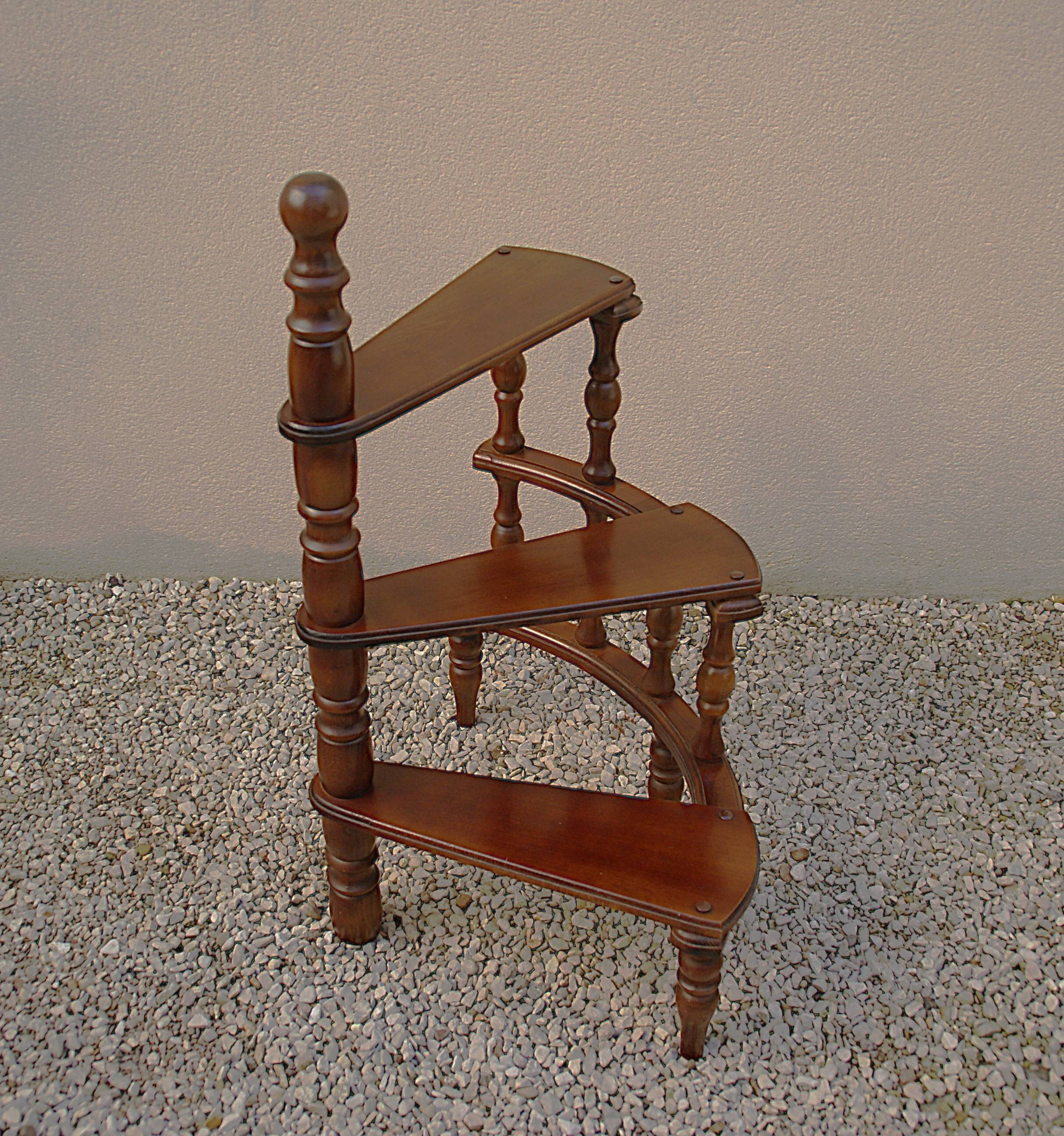 Escalier - Escabeau de bibliothèque