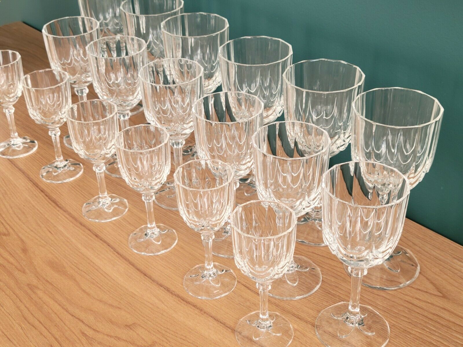 18 art deco walking glasses: service for 6 people (water, wine, liqueur)