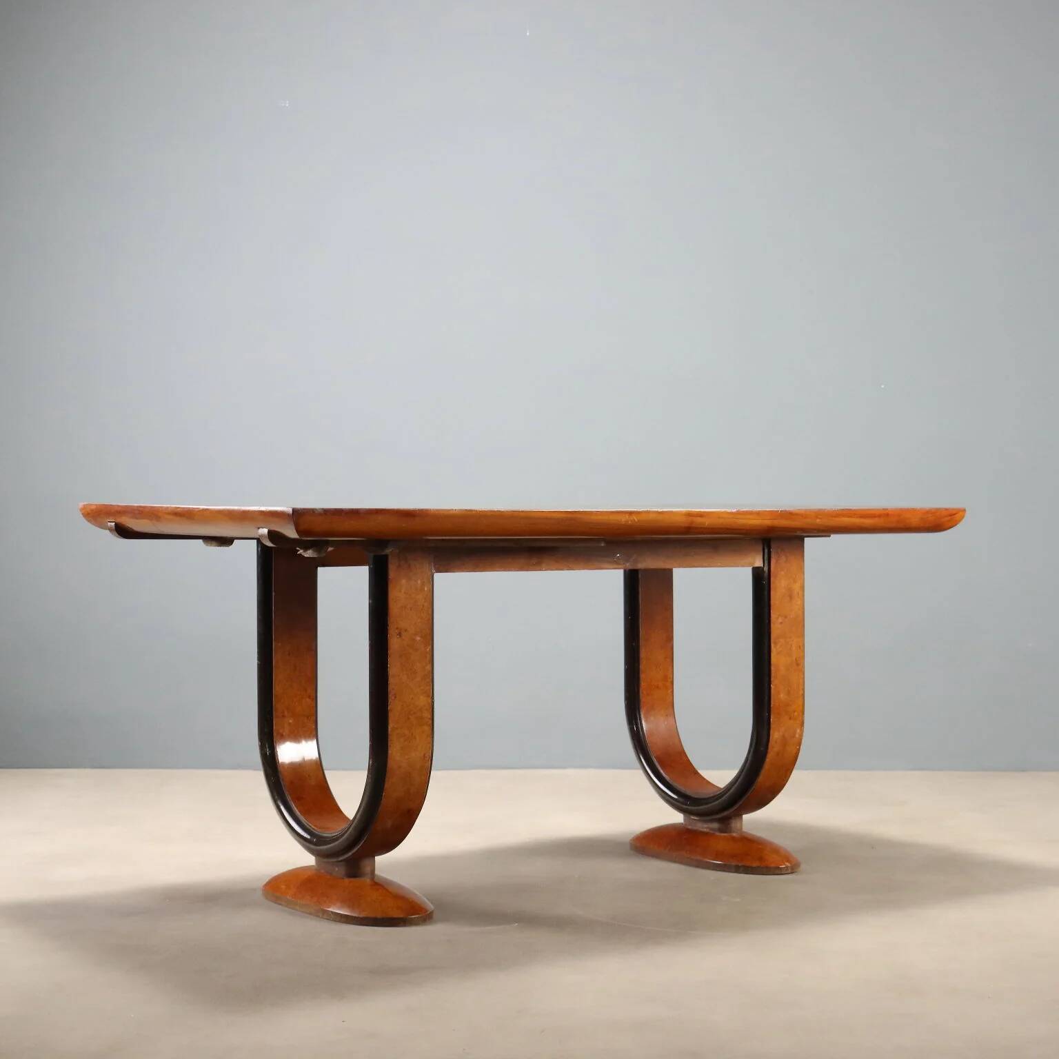 Art Deco table in rosewood and thuya burl.