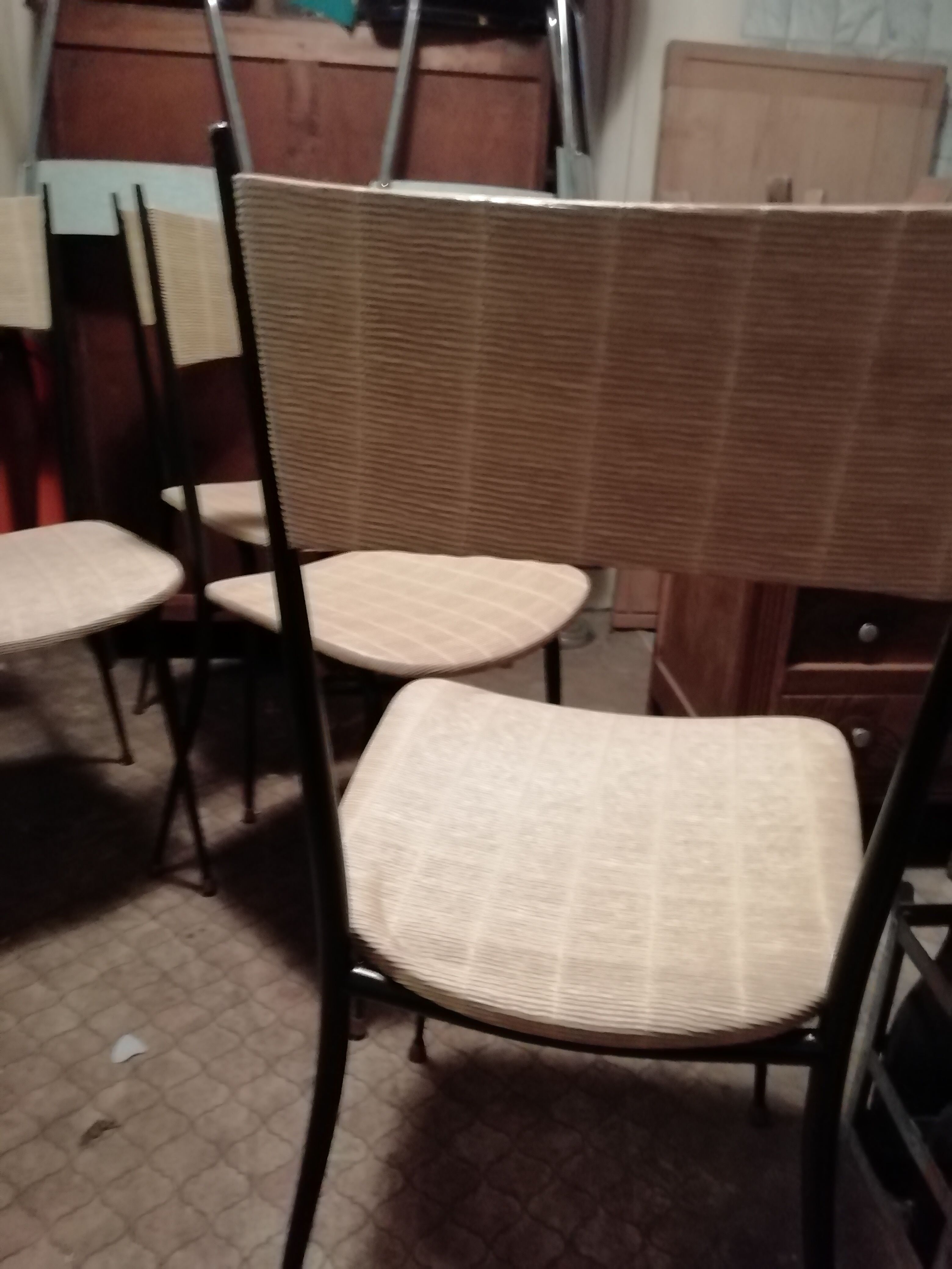 4 chairs Colette Gueden Skaï mulching effect