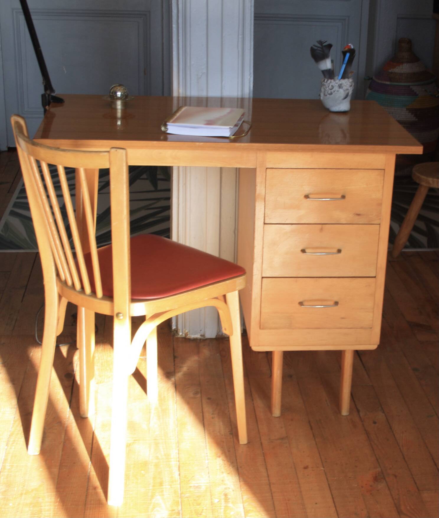 Bureau en bois pieds compas