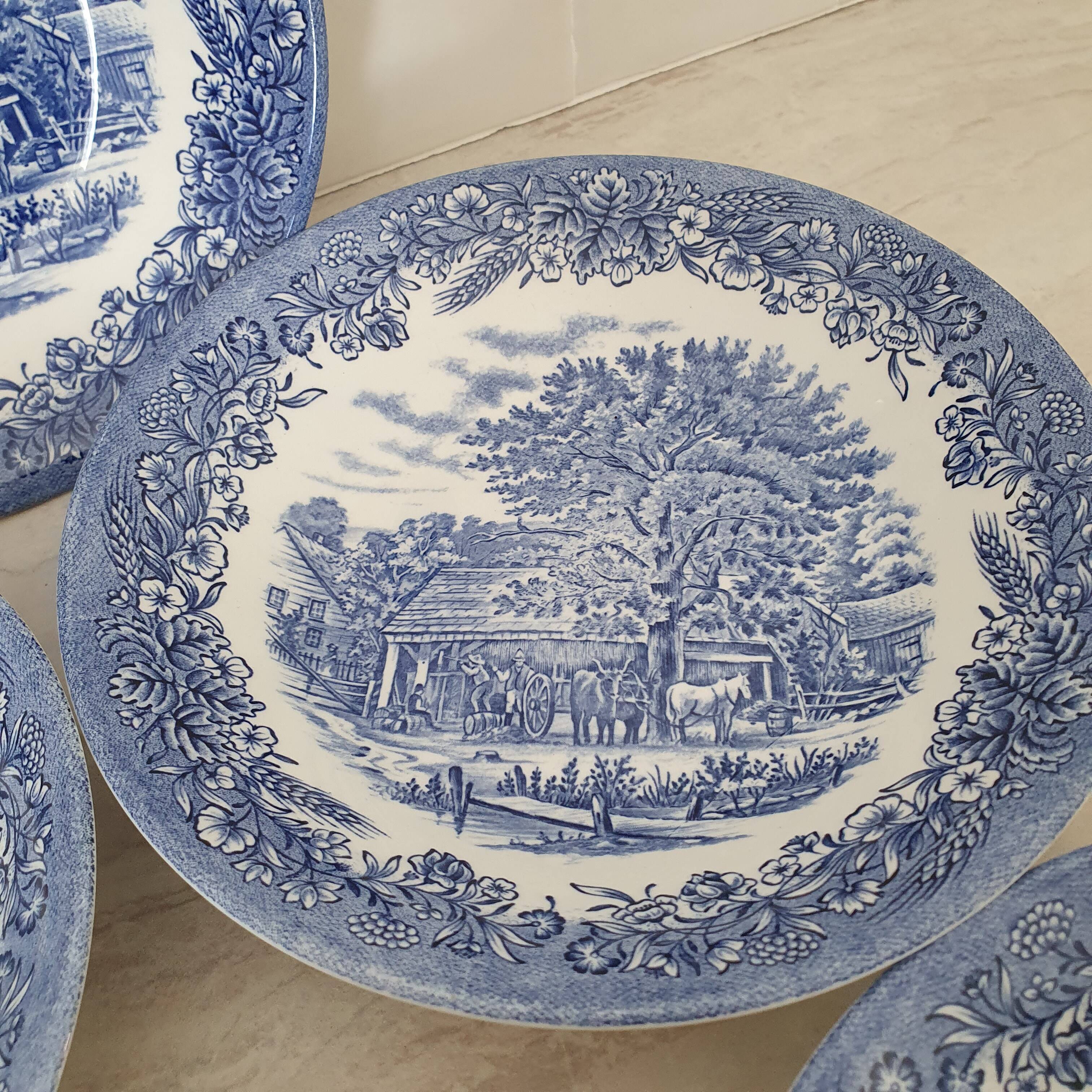 Churchill / Deep plates in English porcelain