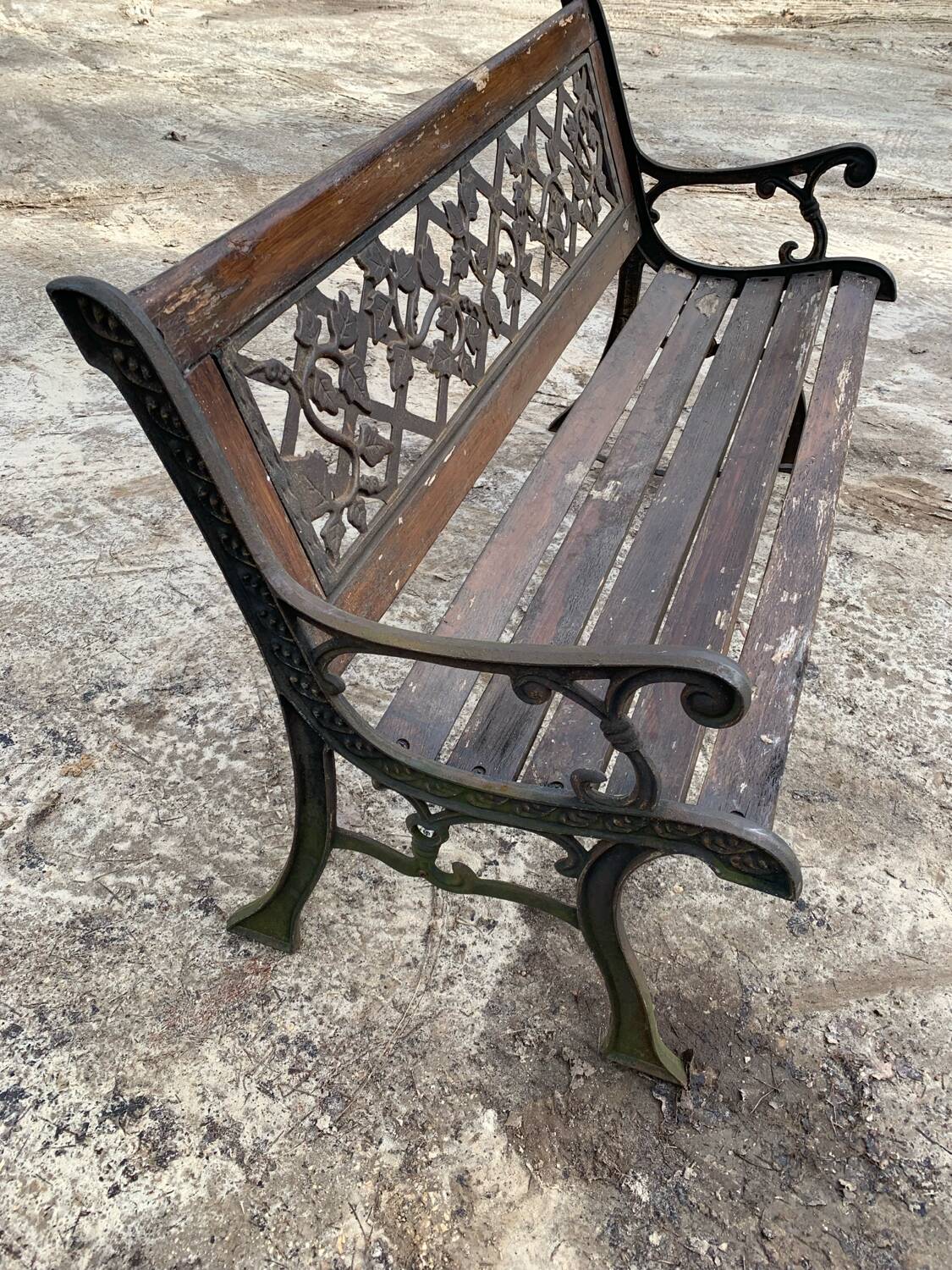 Garden bench in wood and cast iron from the 80s