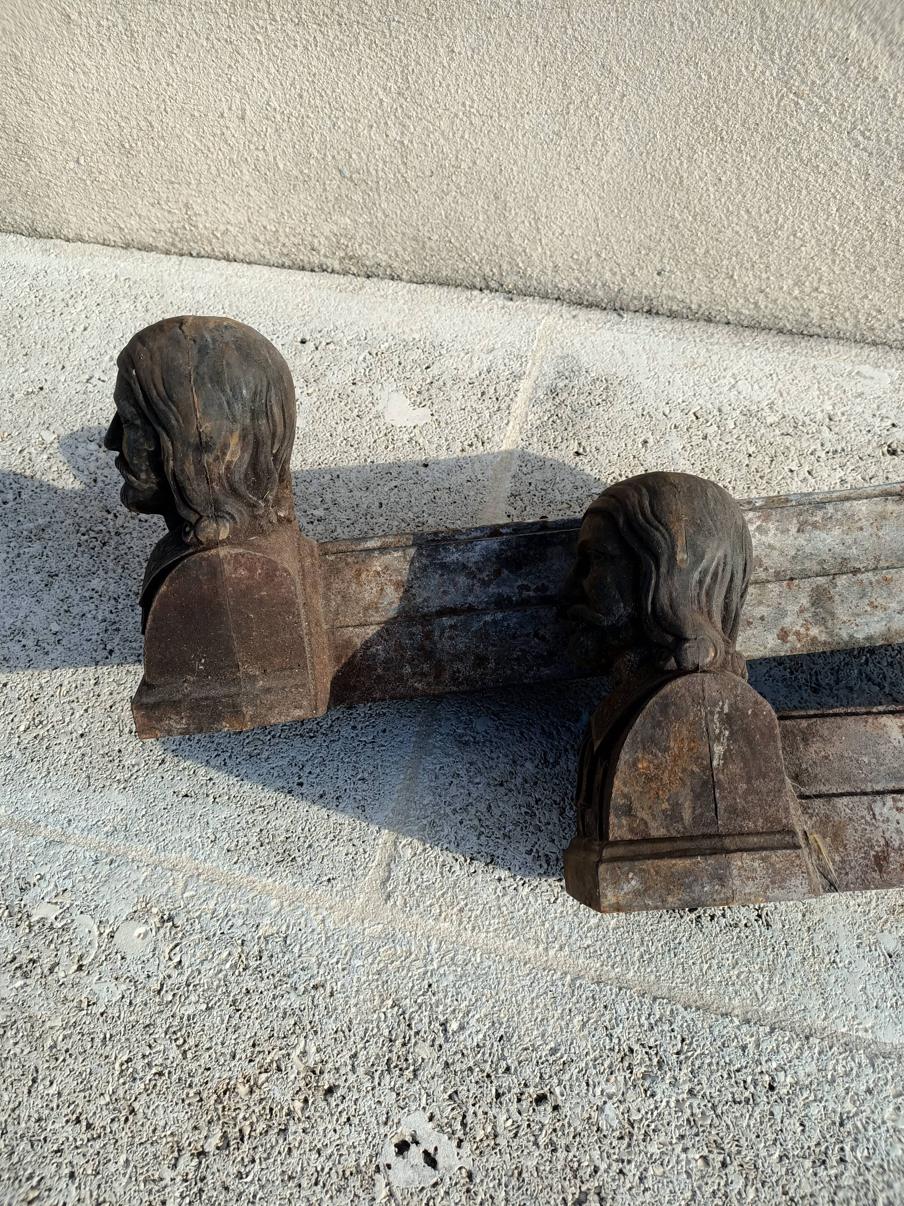 Paire de chenets en fonte