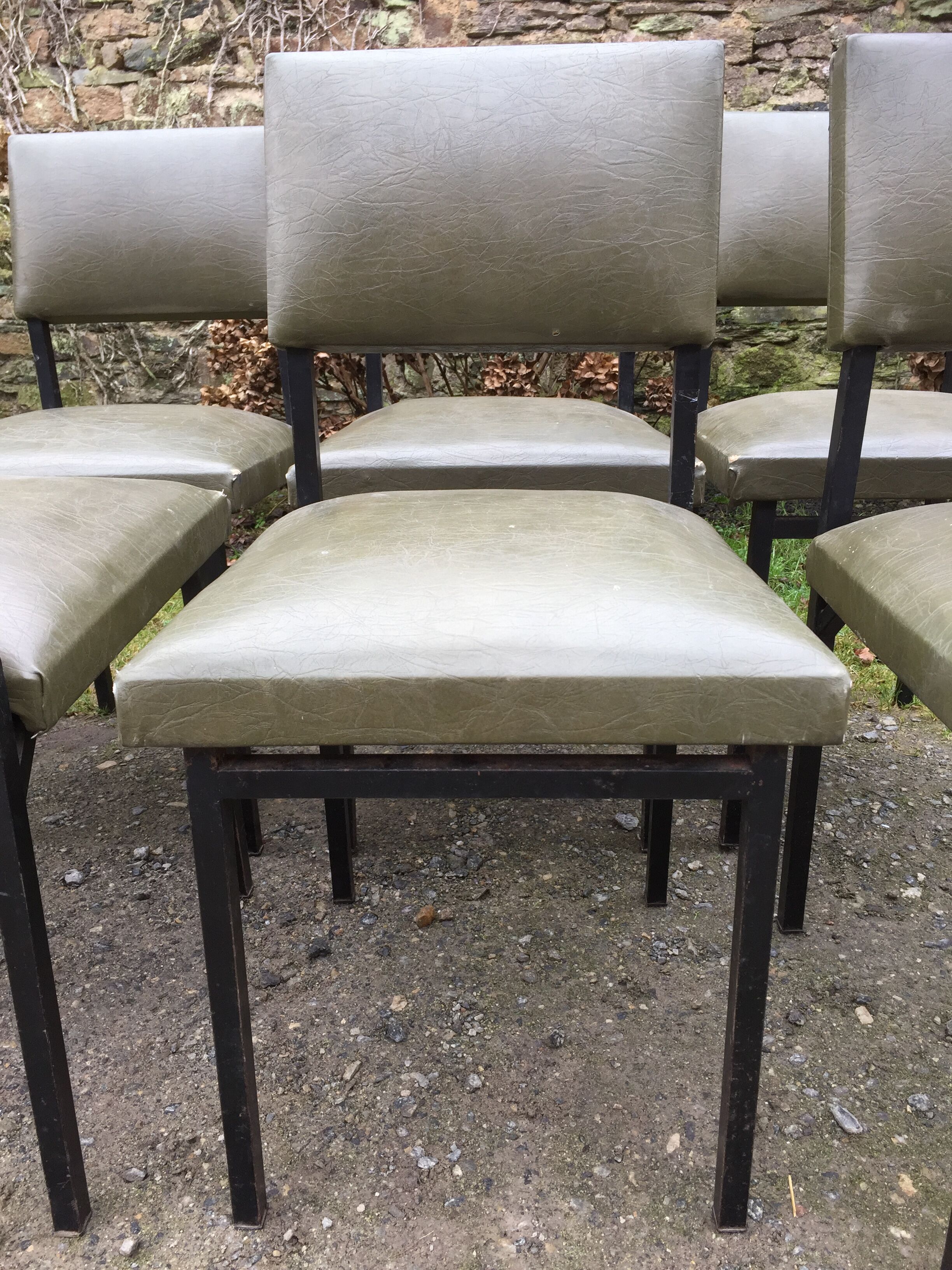 Vintage chairs guariche stone in Skaï green bottle and base in metal square tube.