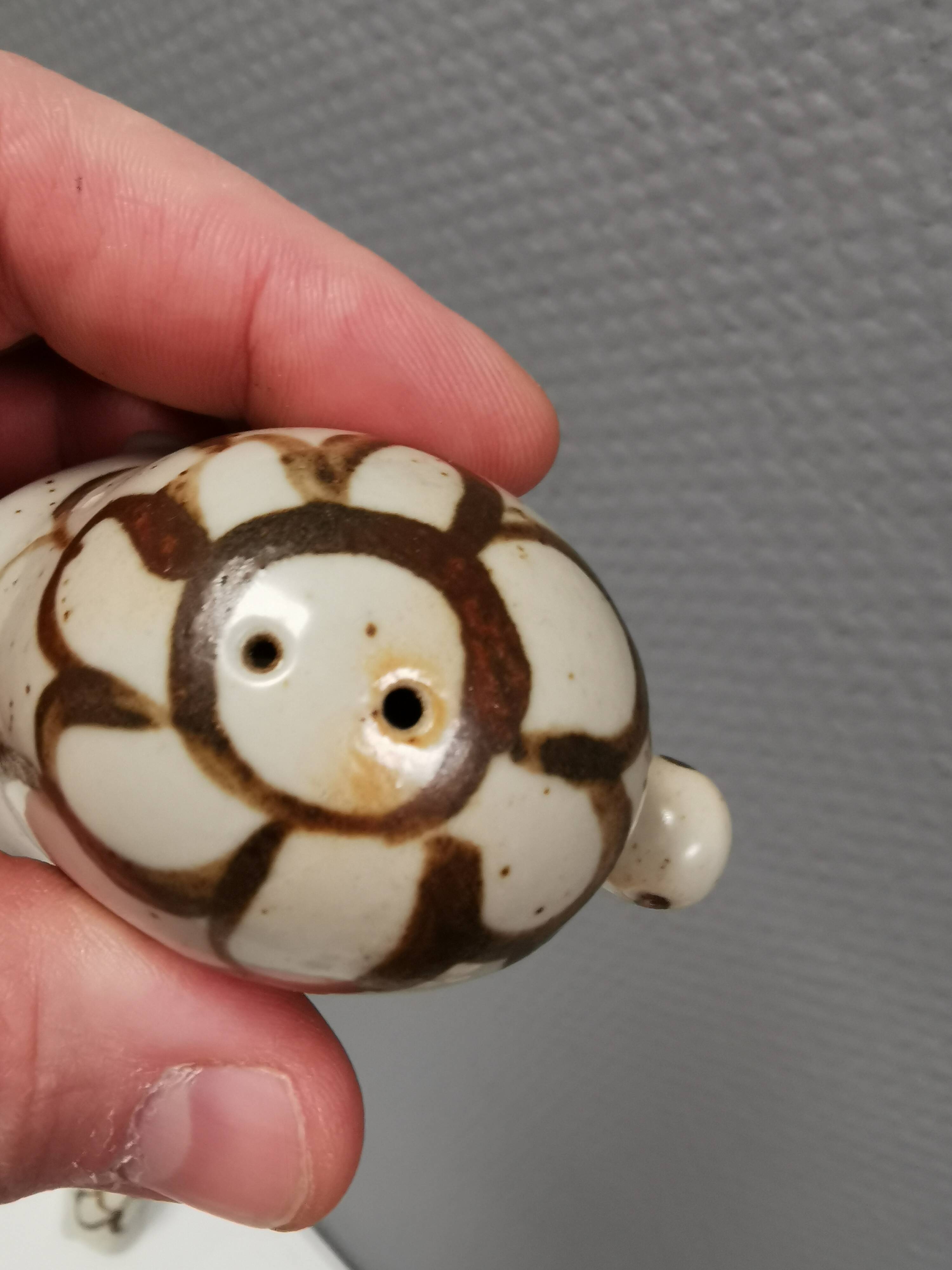 Ceramic turtles as salt and pepper sets made for Danish Søholm 1970-1980s.
