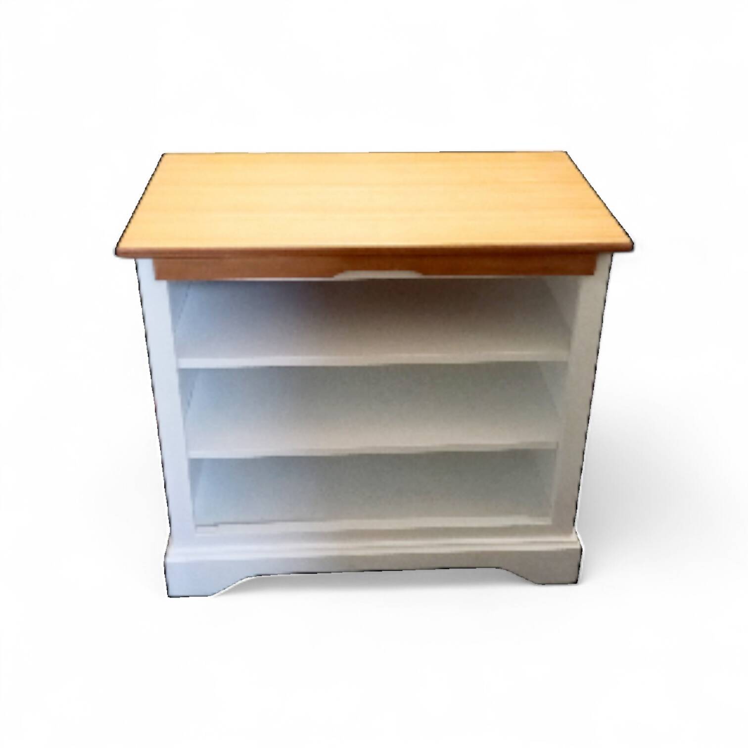 White and wood Bibus