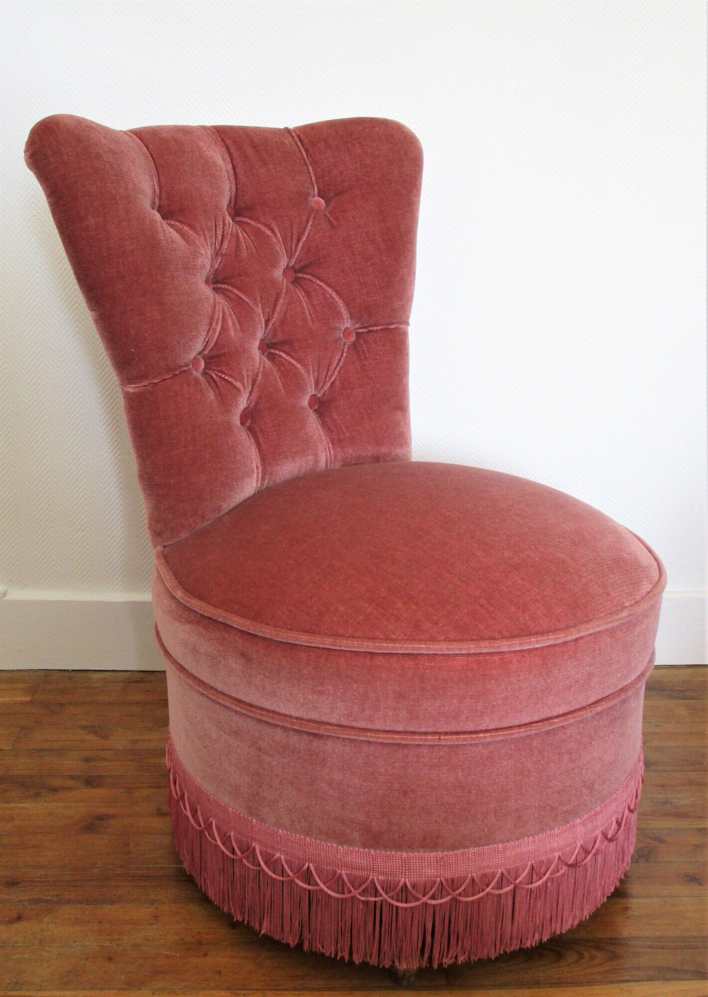 Fauteuil velours rose poudré chauffeuse style napoléon iii vintage