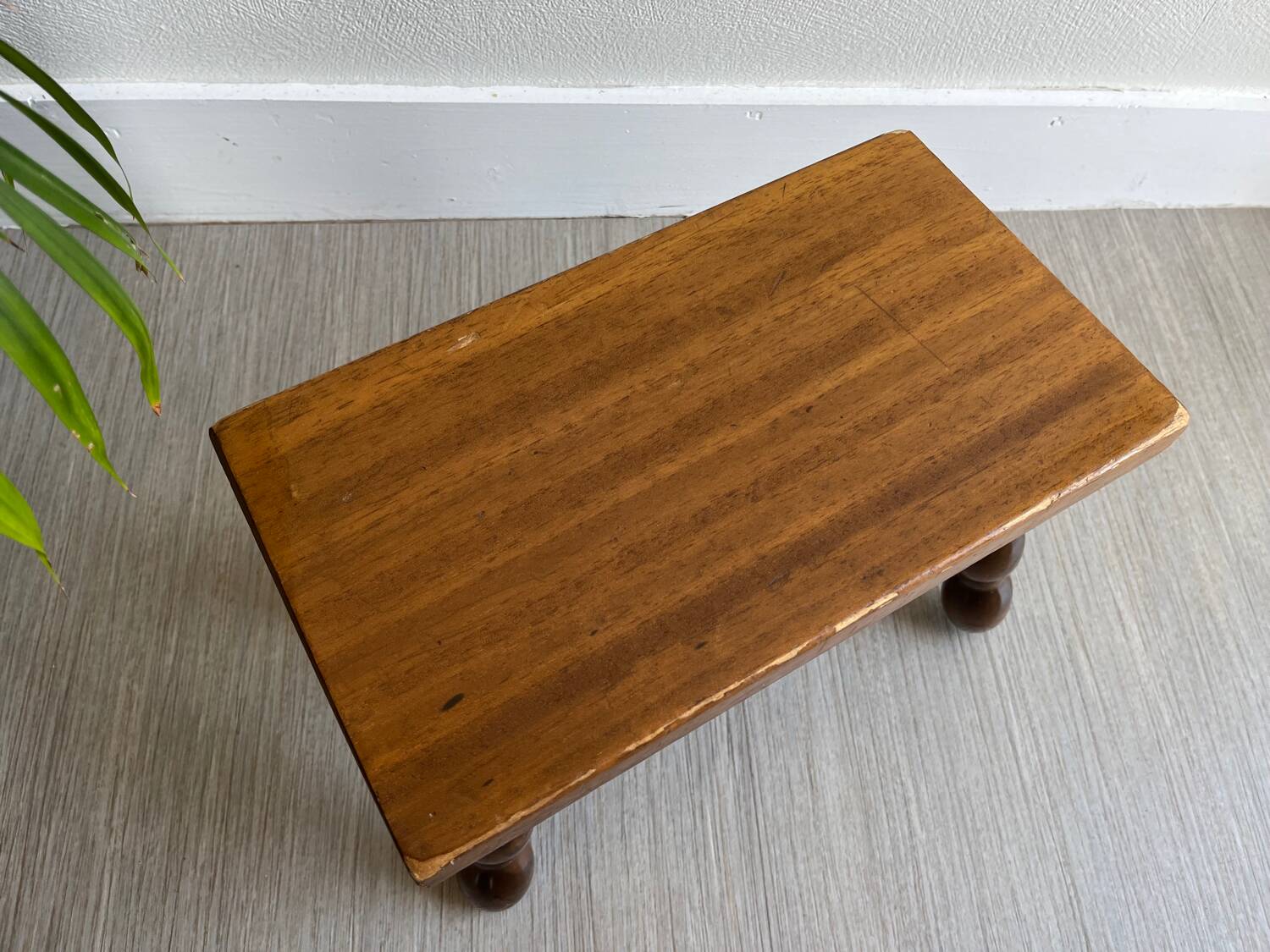 Bobbin decor wooden bench stool