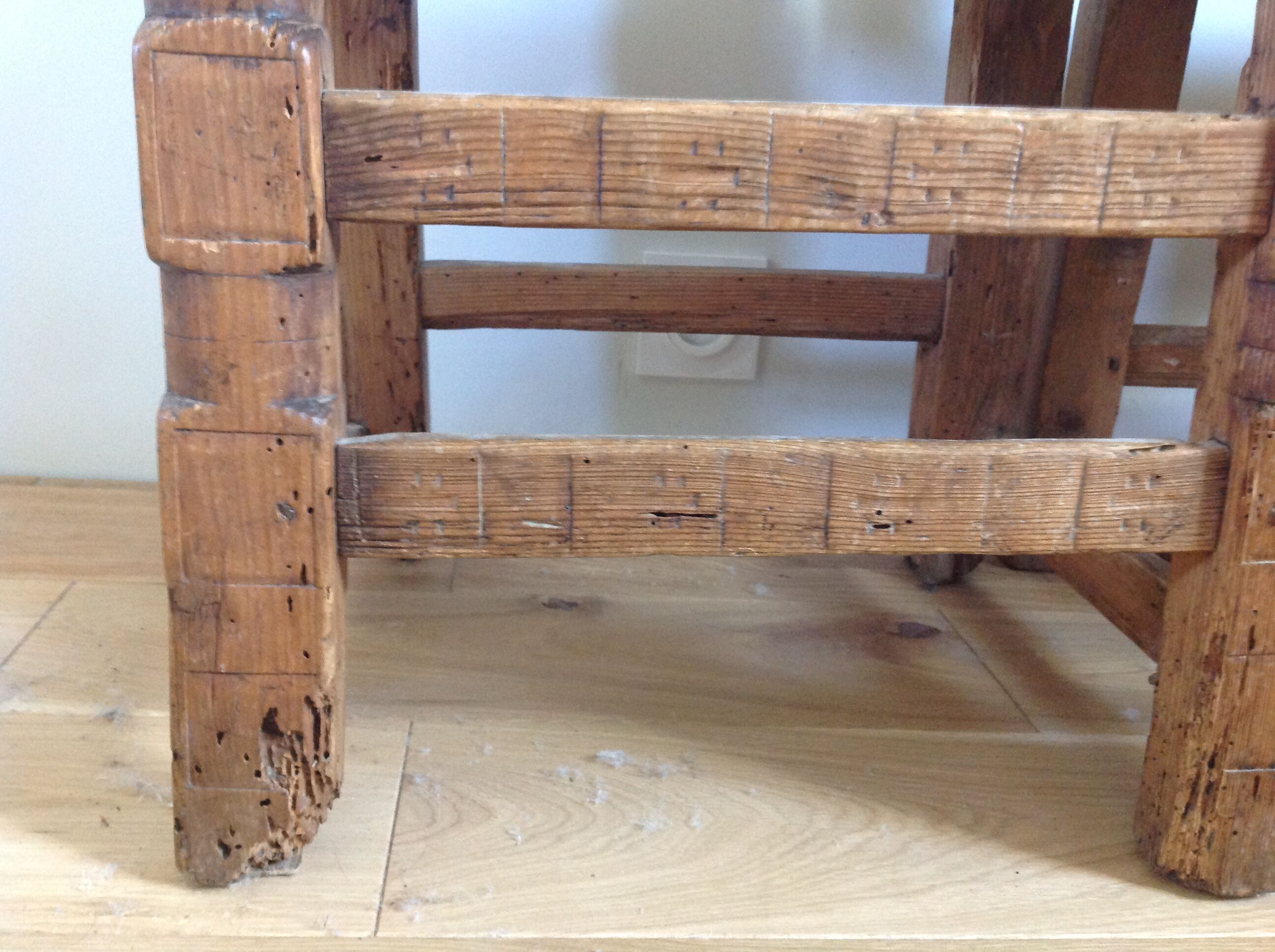 2 rustic chairs engraved in mountain folk art pine