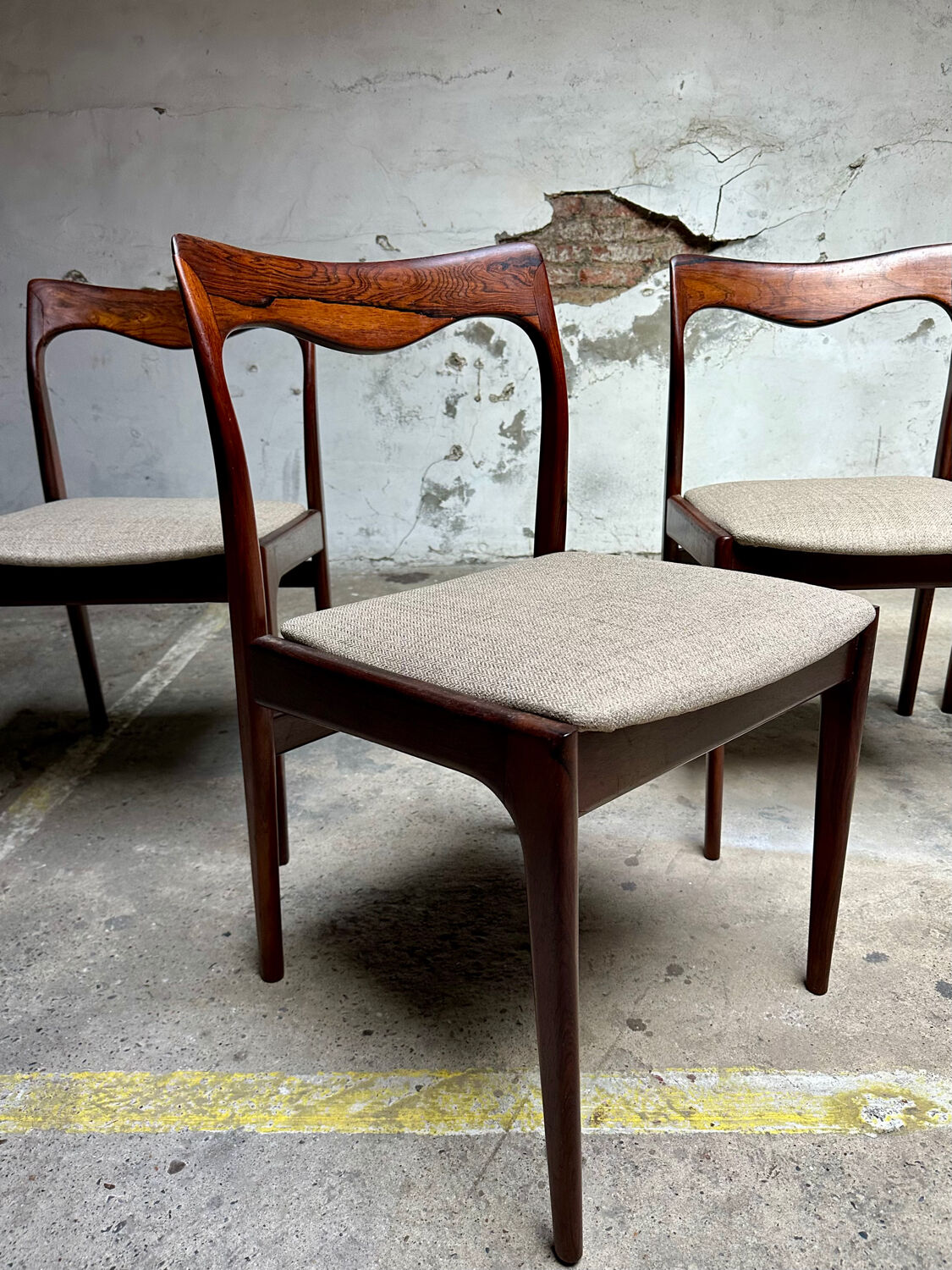 Set of 4 Vintage Dining Chairs by AWA – 1960s