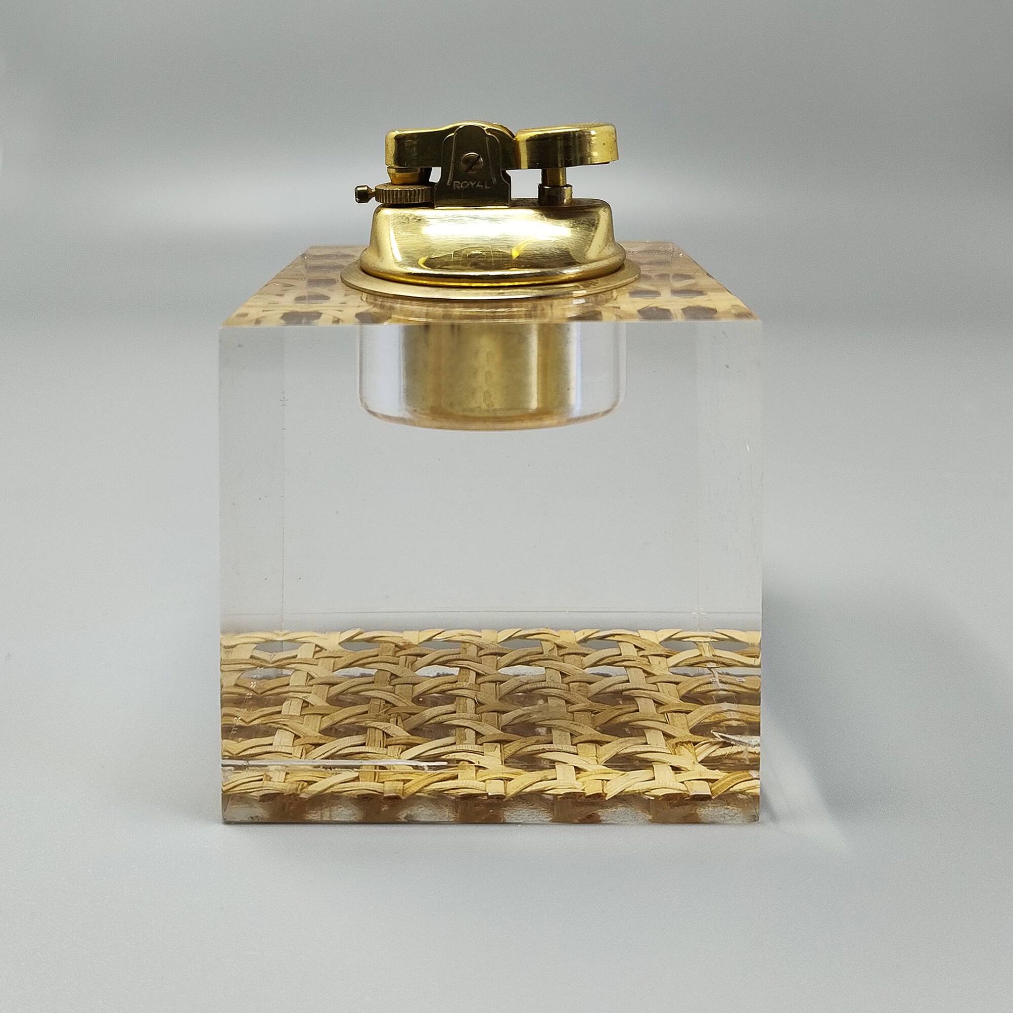 1970s Stunning Table Lighter in Vienna Straw By Geolel. Made in Italy