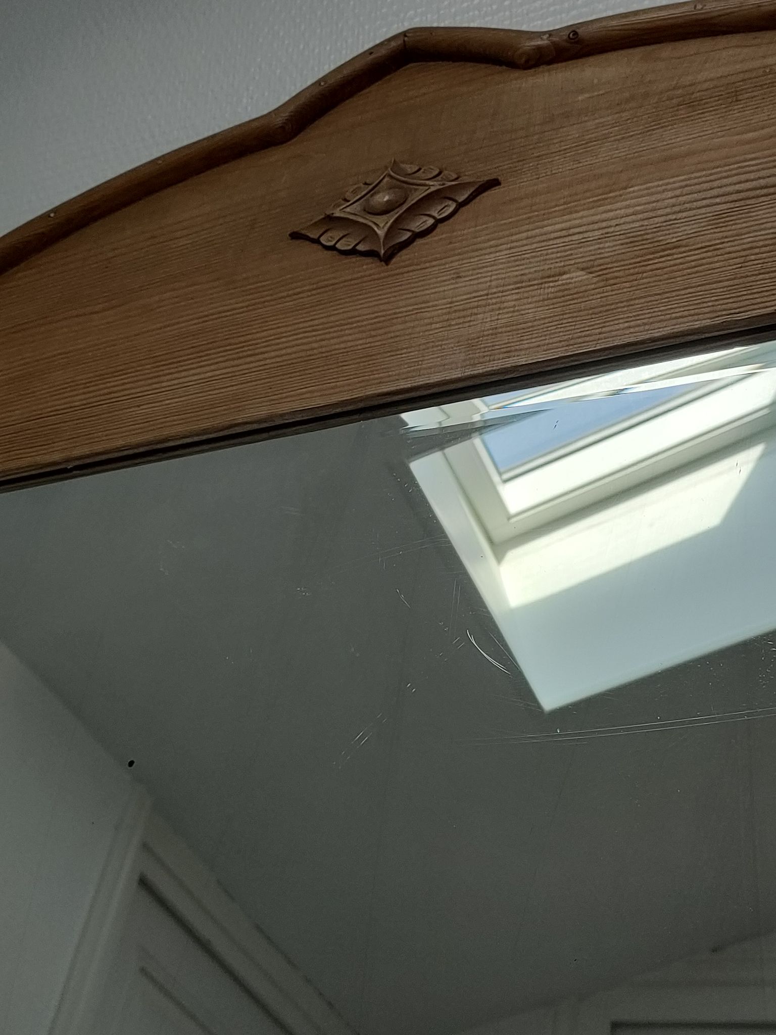 Miroir bois patiné glace biseautée vintage 76 cm x 96 cm