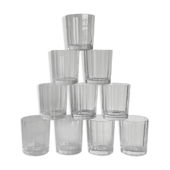 Dix verres à whisky art-déco à pans coupés